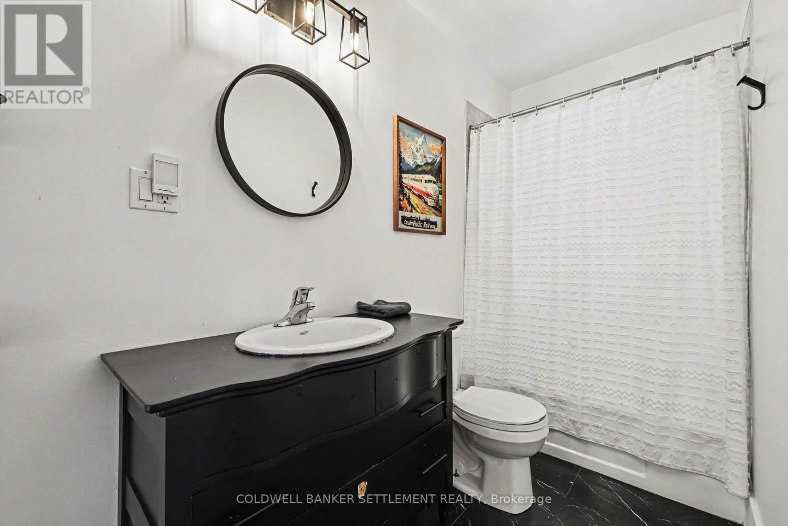 88 RUSSELL STREET EAST Image 25