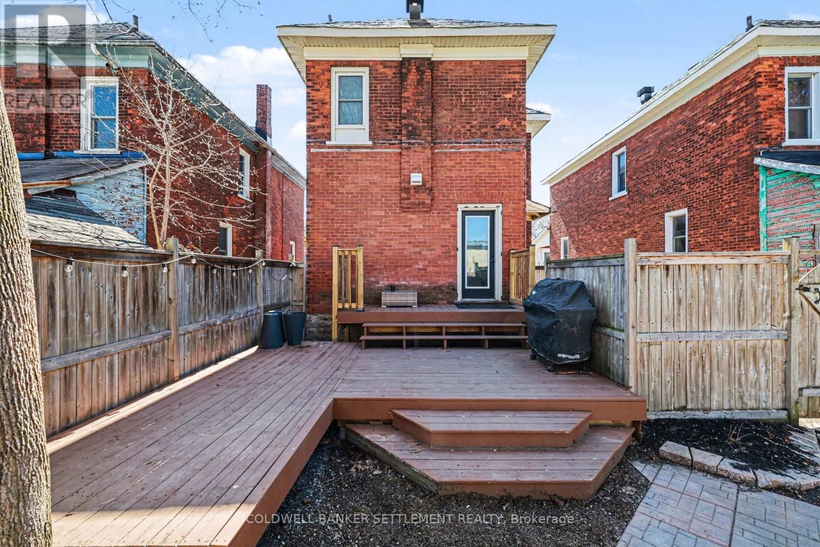 88 RUSSELL STREET EAST Image 28