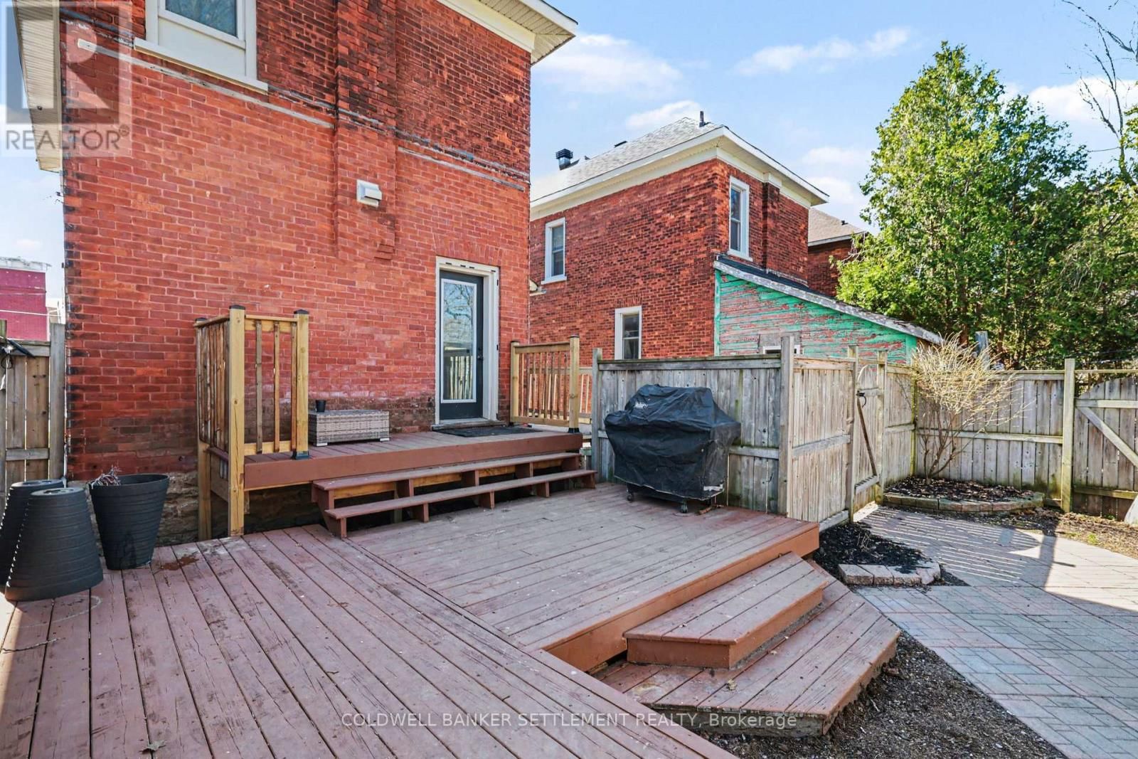 88 RUSSELL STREET EAST Image 29