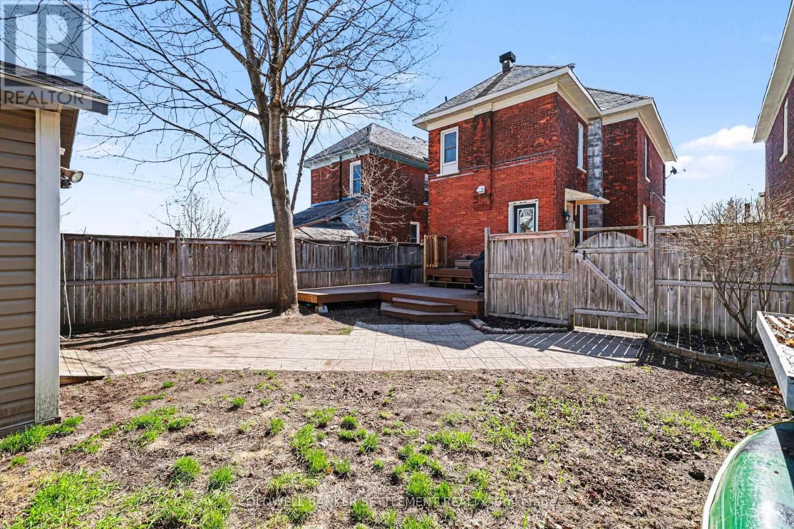 88 RUSSELL STREET EAST Image 30