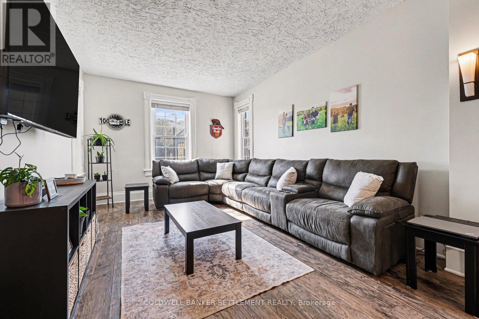 88 RUSSELL STREET EAST Image 8