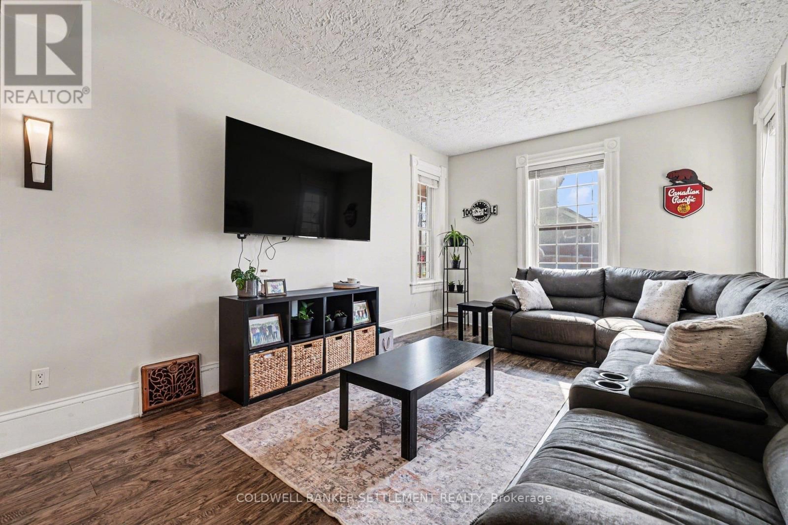 88 RUSSELL STREET EAST Image 9