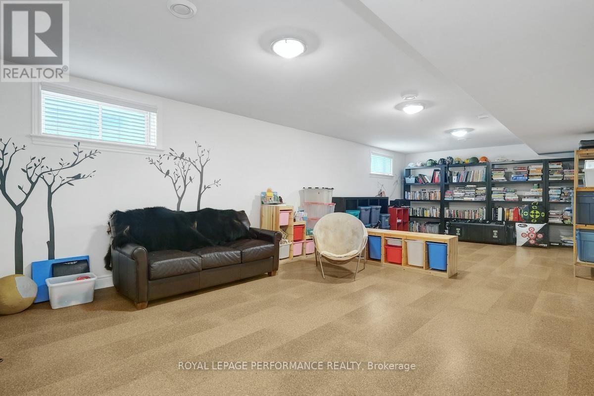 257 CURRELL AVENUE Image 19