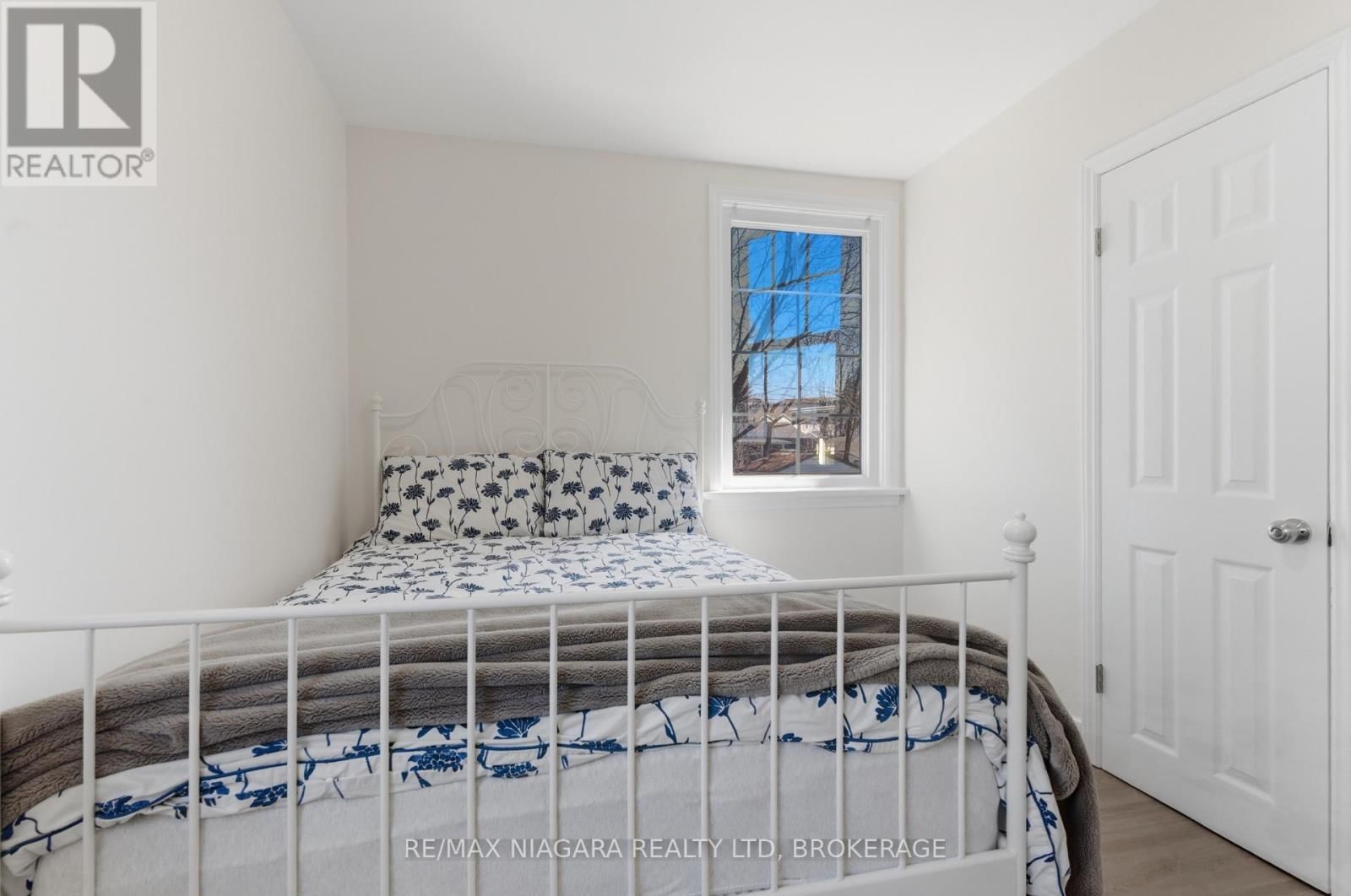 5654 DRUMMOND ROAD Image 12