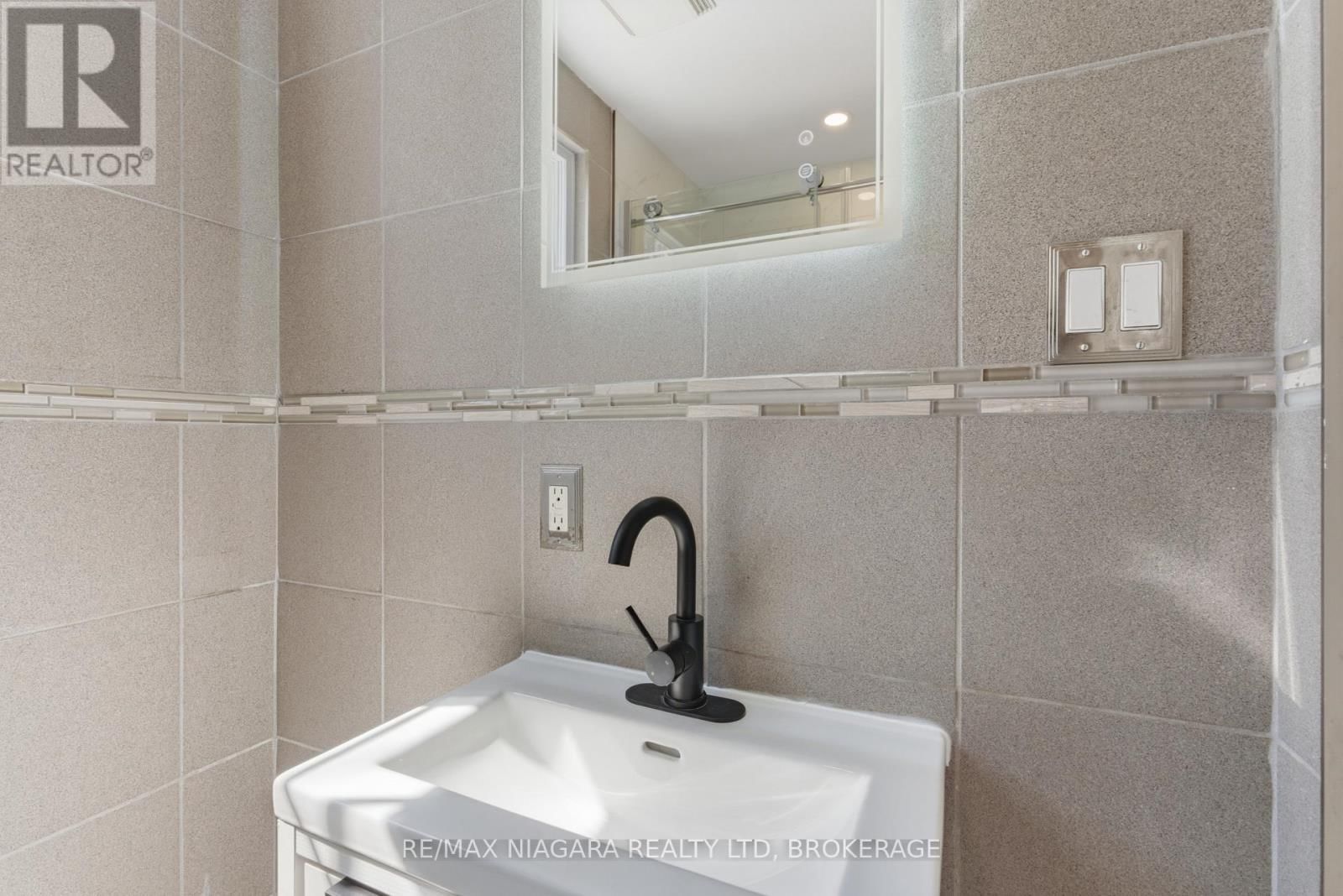 5654 DRUMMOND ROAD Image 20