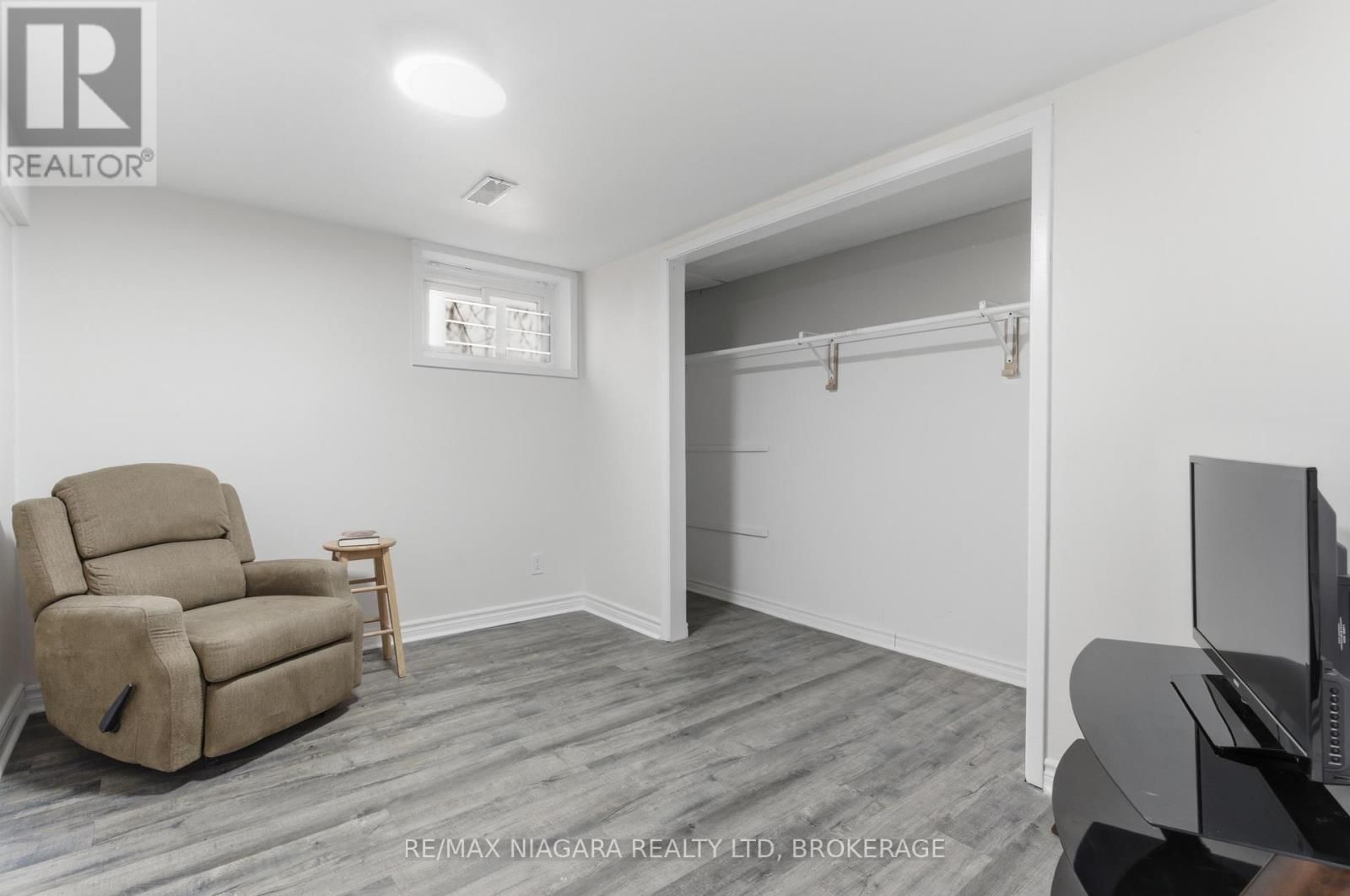 5654 DRUMMOND ROAD Image 21