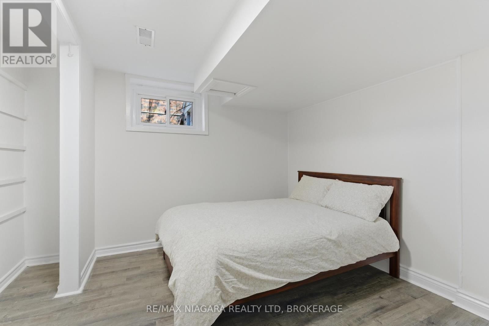 5654 DRUMMOND ROAD Image 24