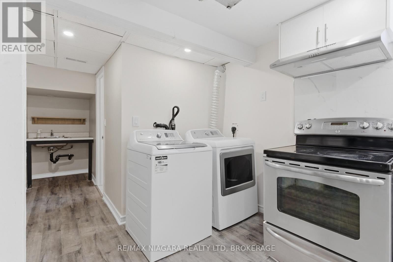 5654 DRUMMOND ROAD Image 26