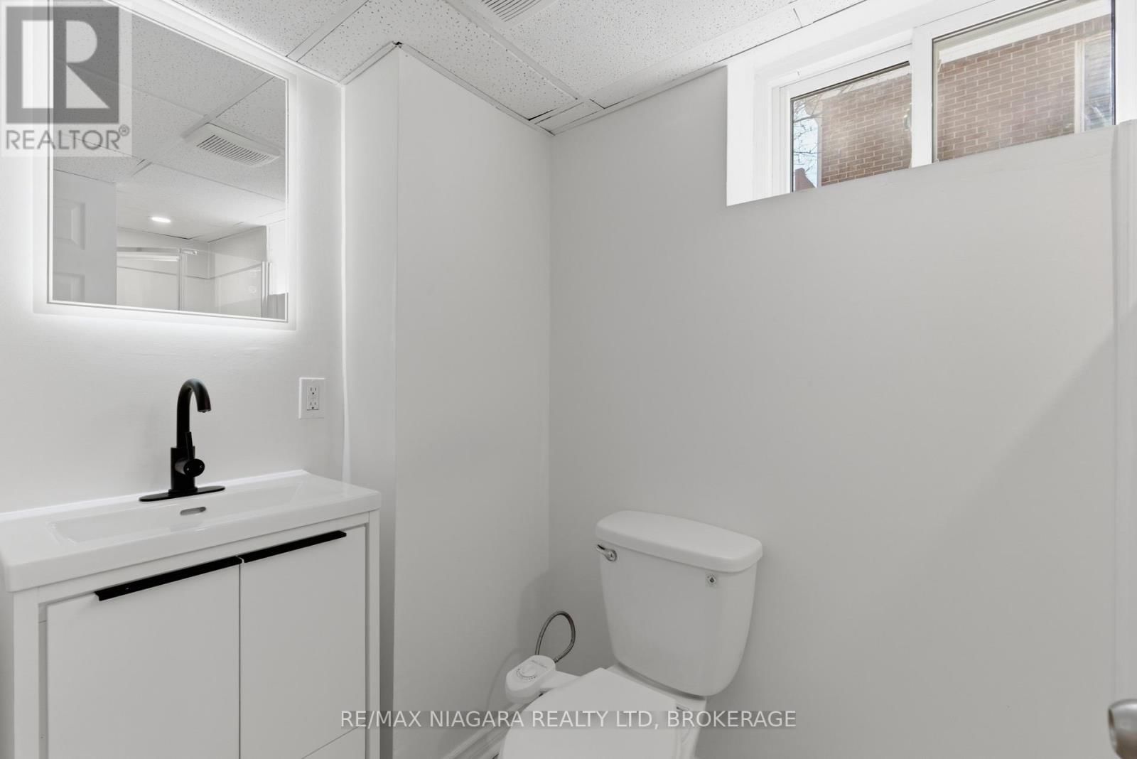 5654 DRUMMOND ROAD Image 28