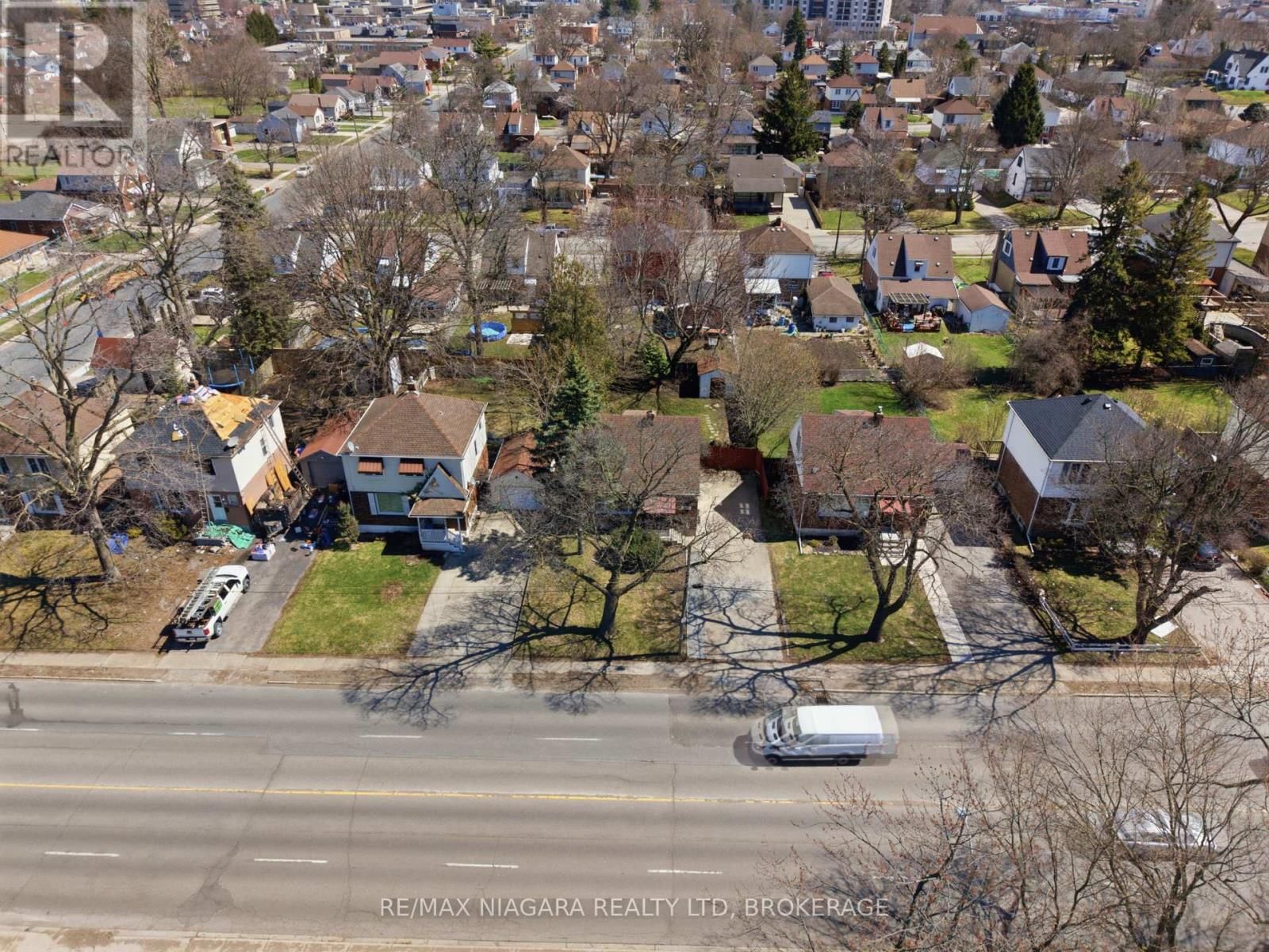 5654 DRUMMOND ROAD Image 35