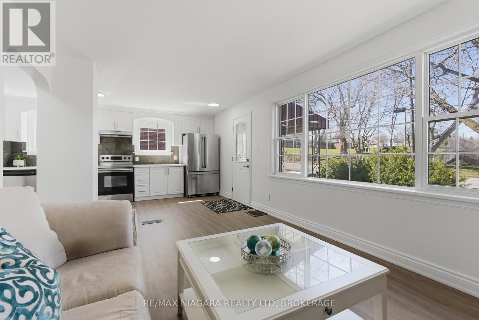 5654 DRUMMOND ROAD Image 5