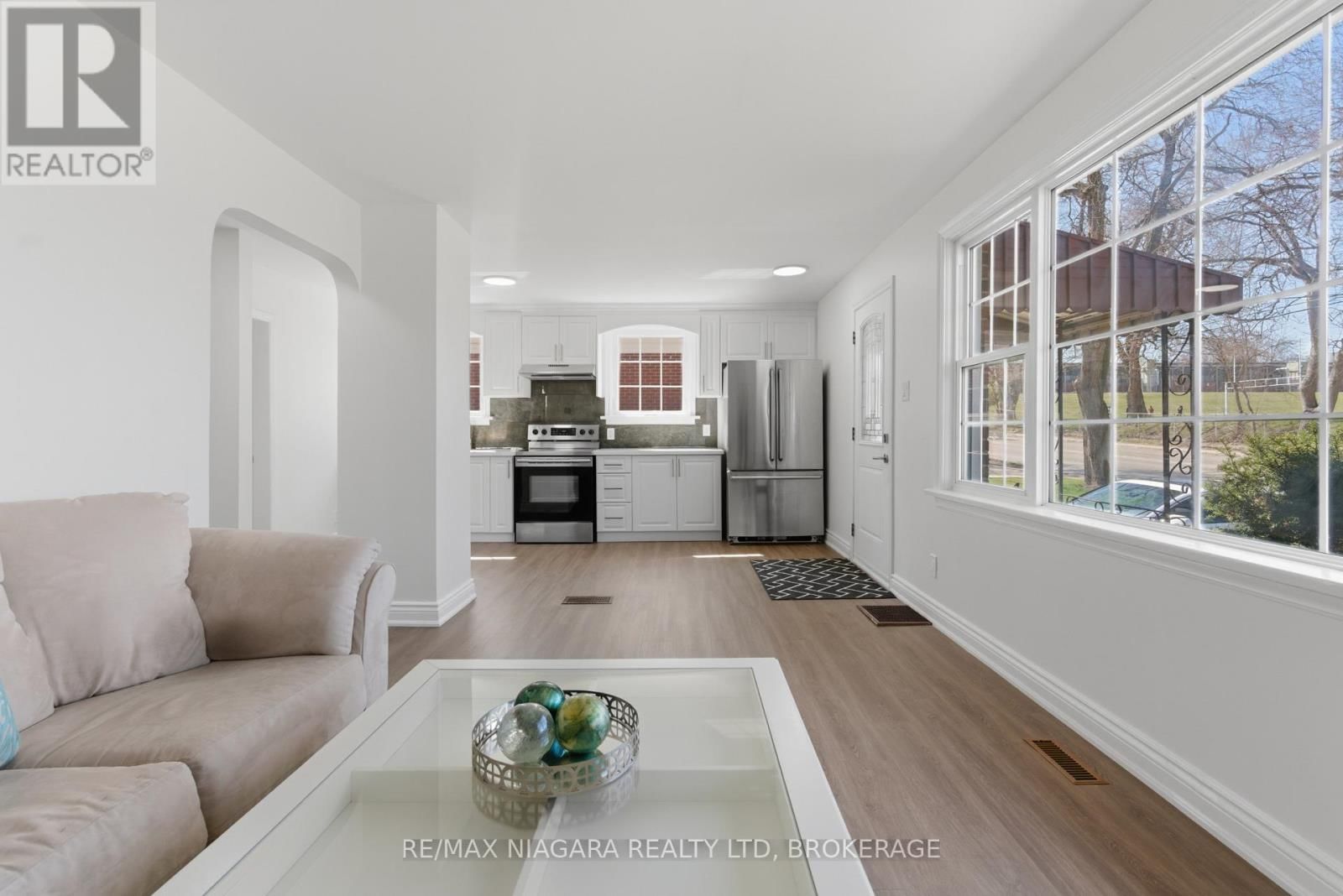 5654 DRUMMOND ROAD Image 6