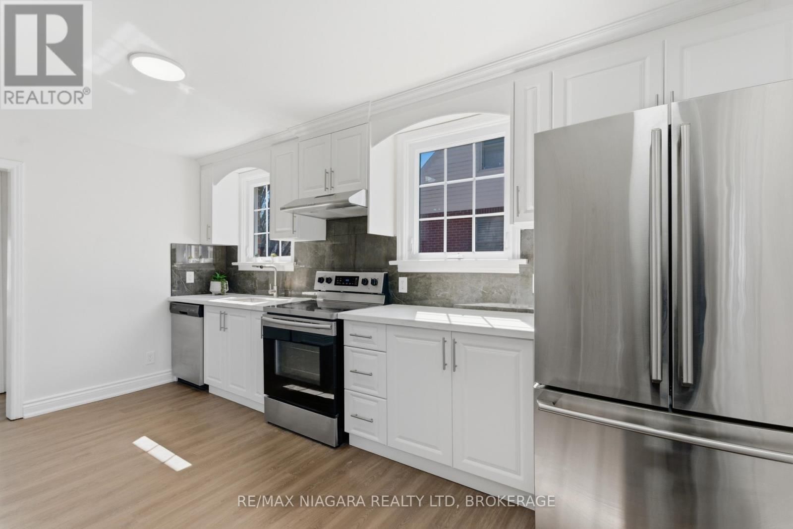 5654 DRUMMOND ROAD Image 7