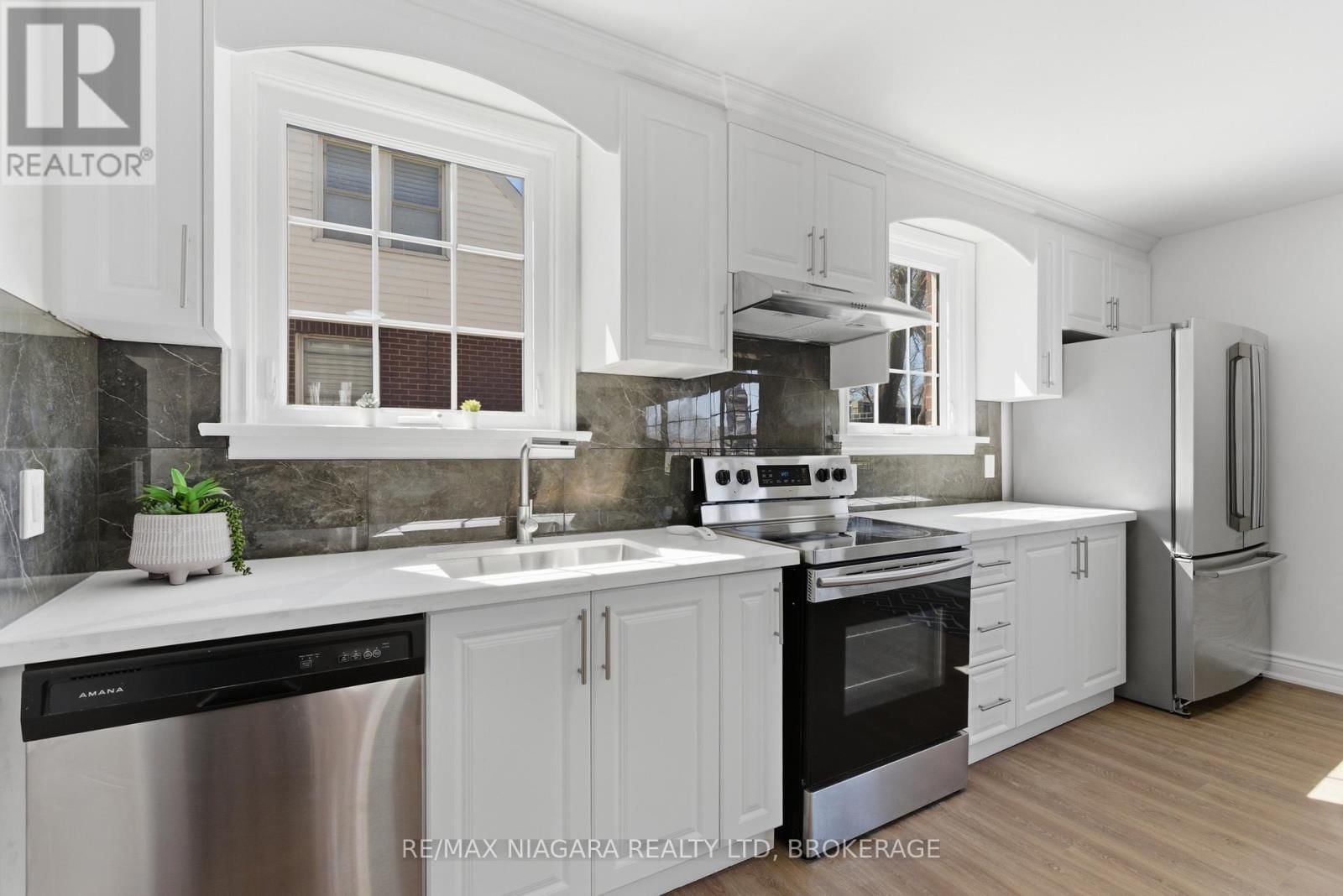 5654 DRUMMOND ROAD Image 8