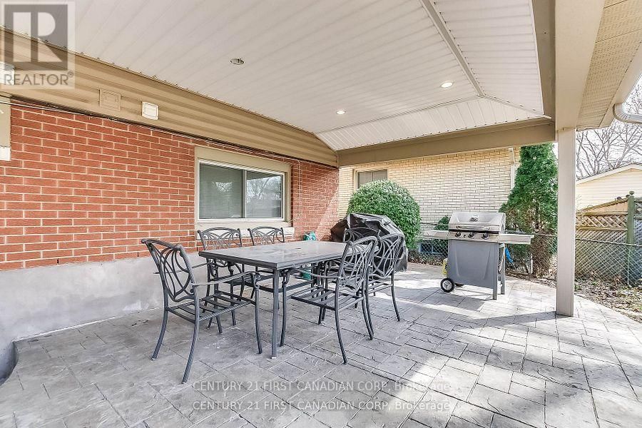 1473 GLENGARRY AVENUE Image 23