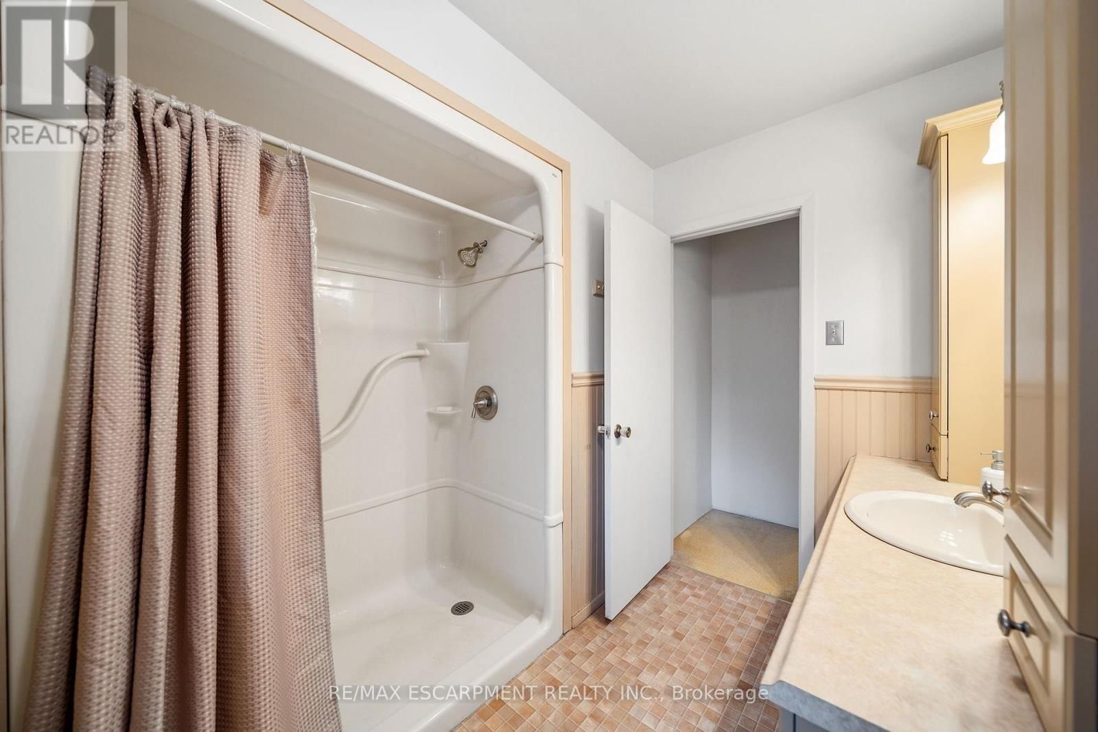 2223 HALL ROAD Image 25