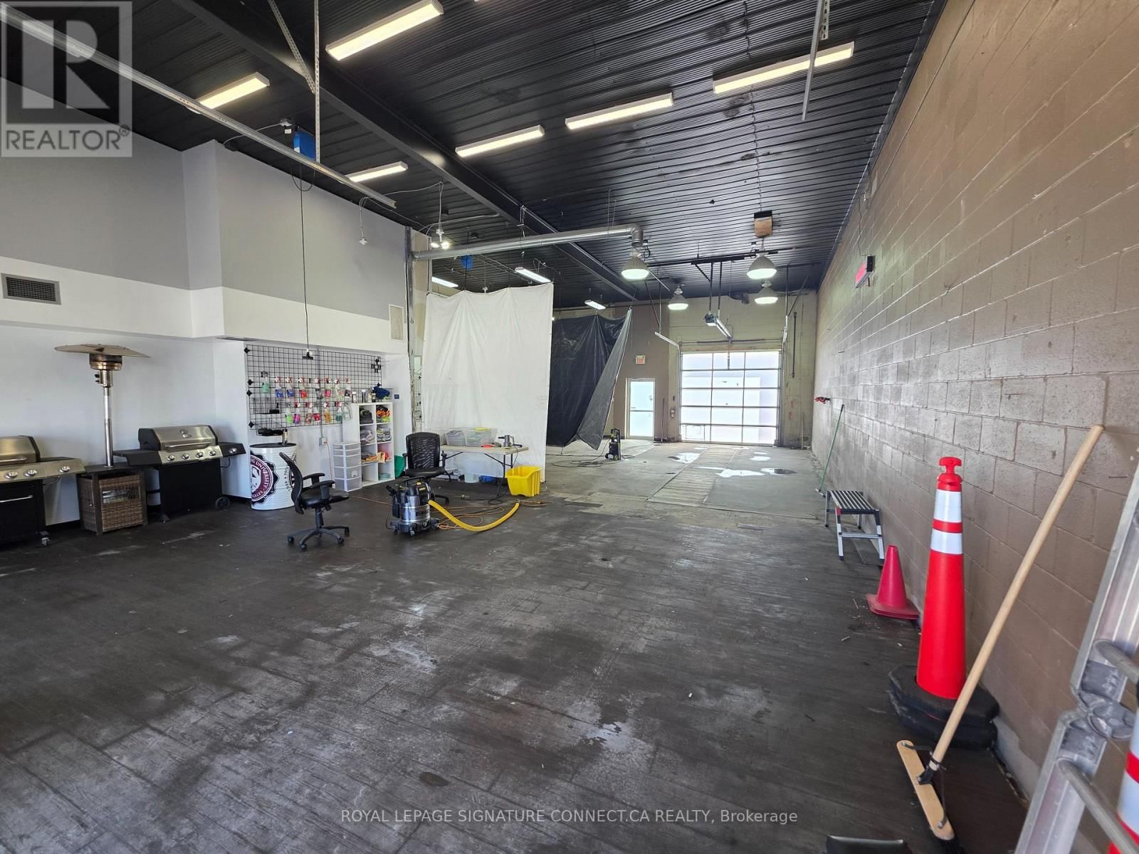 1215 VICTORIA STREET NORTH Image 3