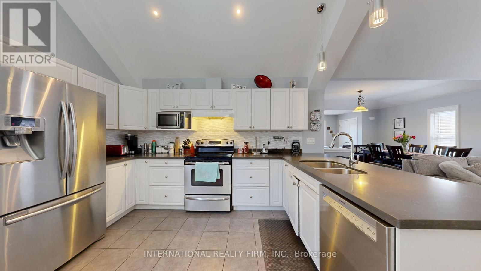 438 STIRLING WAY Image 14