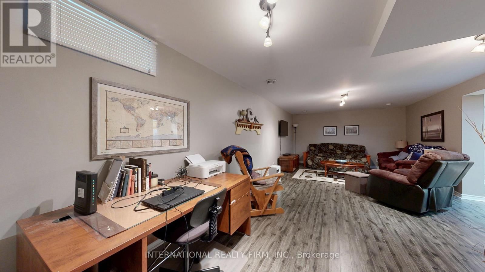 438 STIRLING WAY Image 21