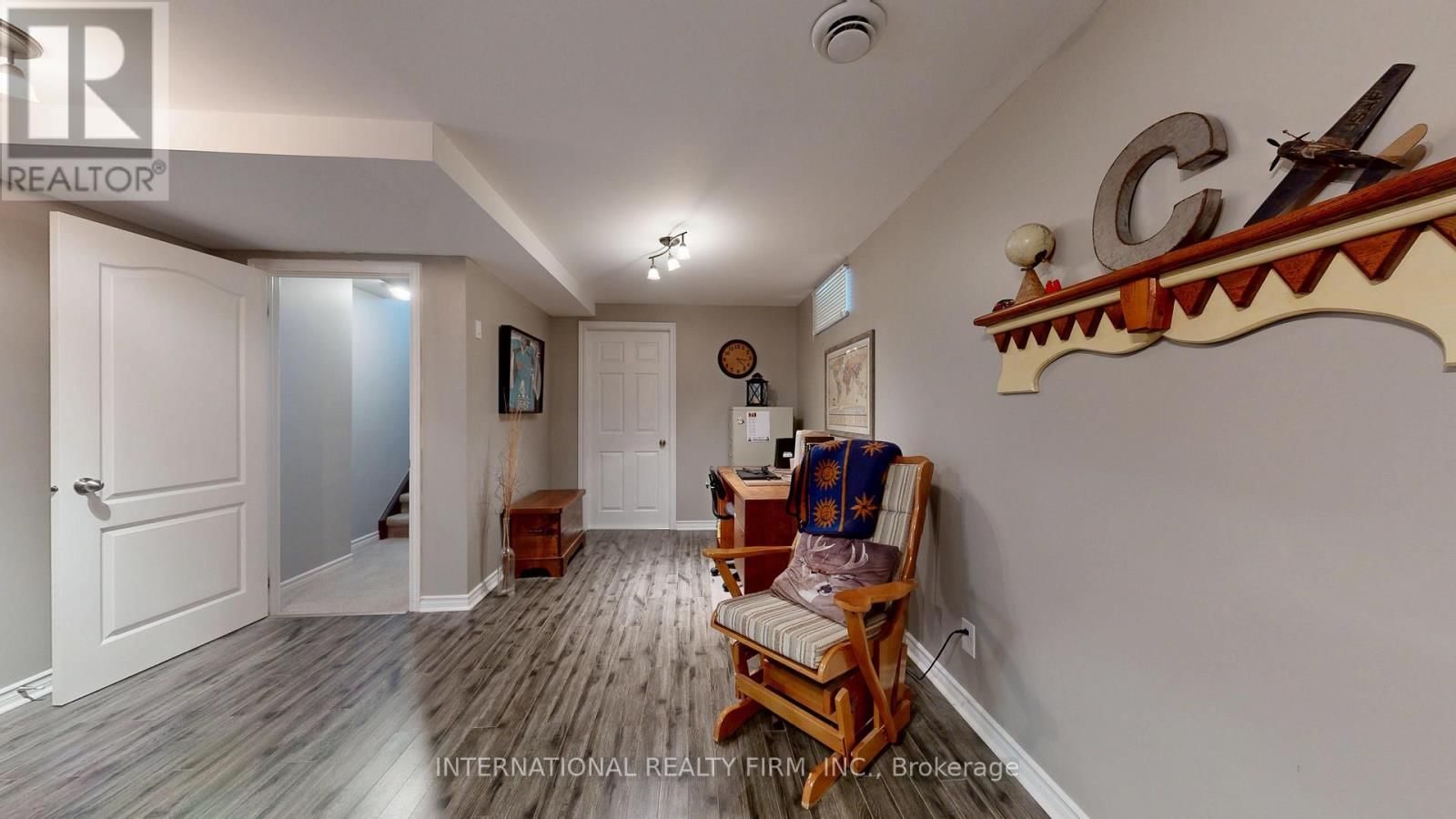 438 STIRLING WAY Image 22