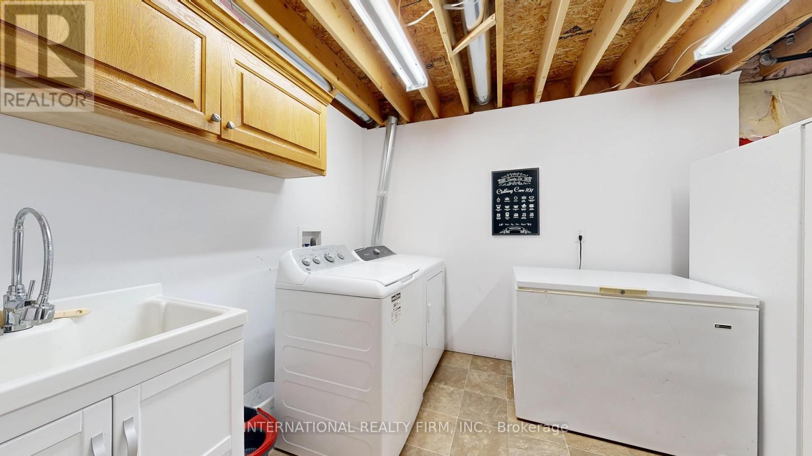 438 STIRLING WAY Image 24