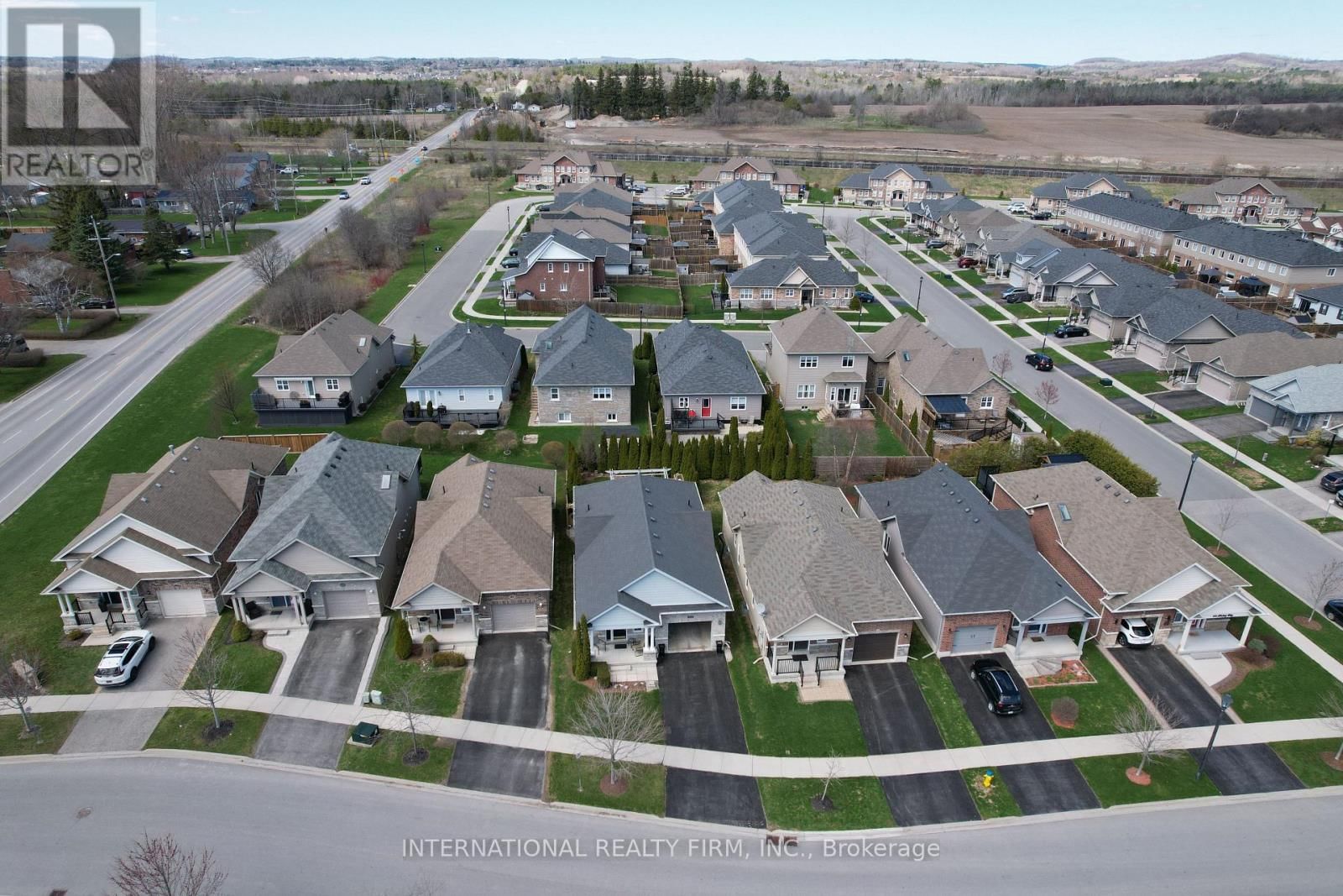 438 STIRLING WAY Image 4