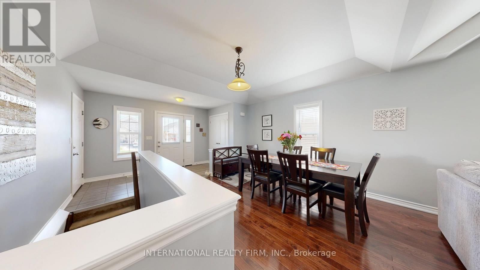 438 STIRLING WAY Image 8