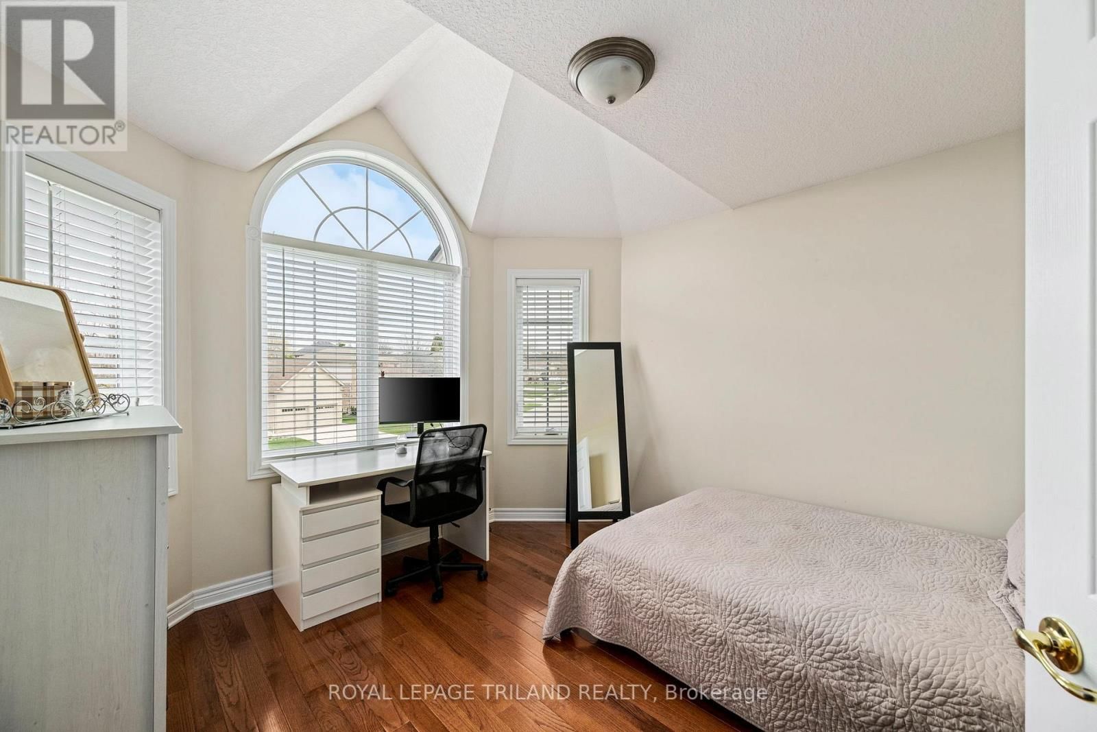 151 KNIGHTS BRIDGE ROAD Image 33