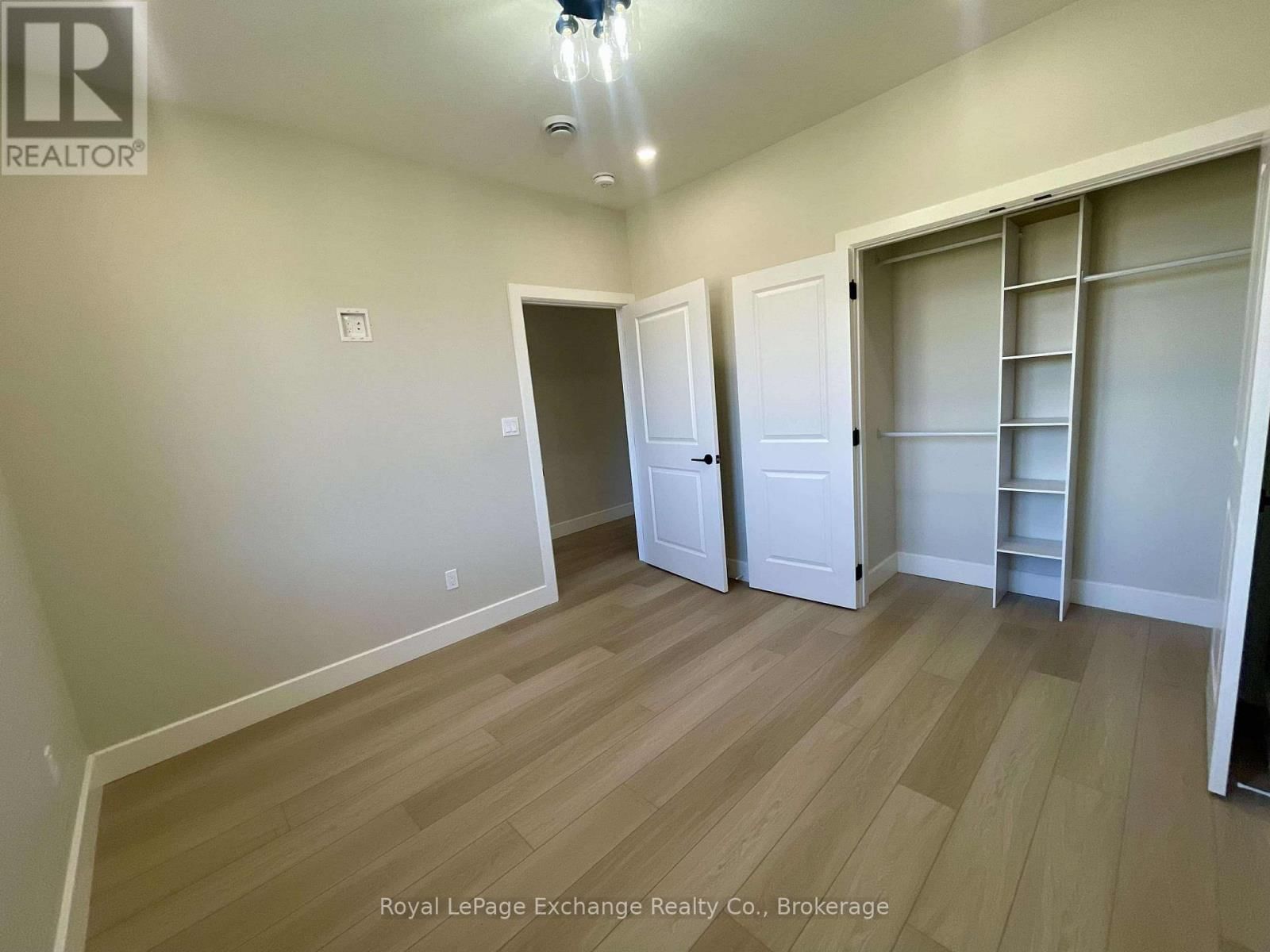 8 MERCEDES CRESCENT NORTH Image 11