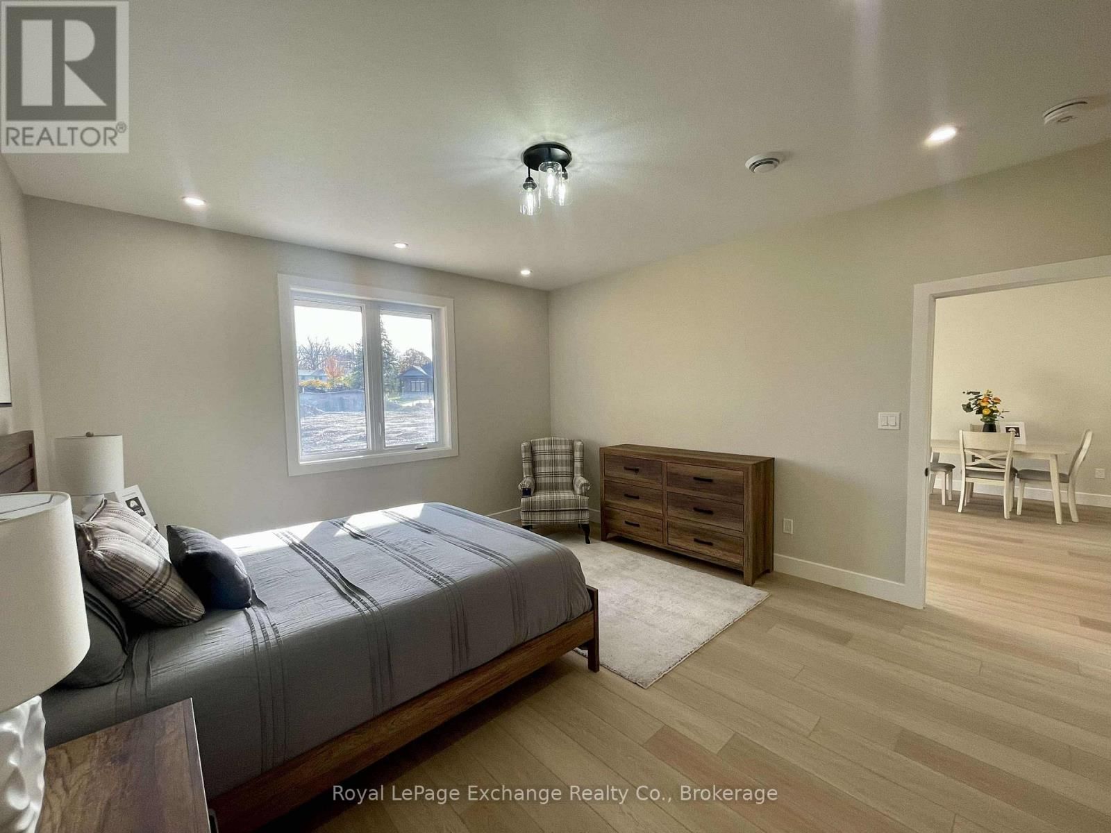 8 MERCEDES CRESCENT NORTH Image 12