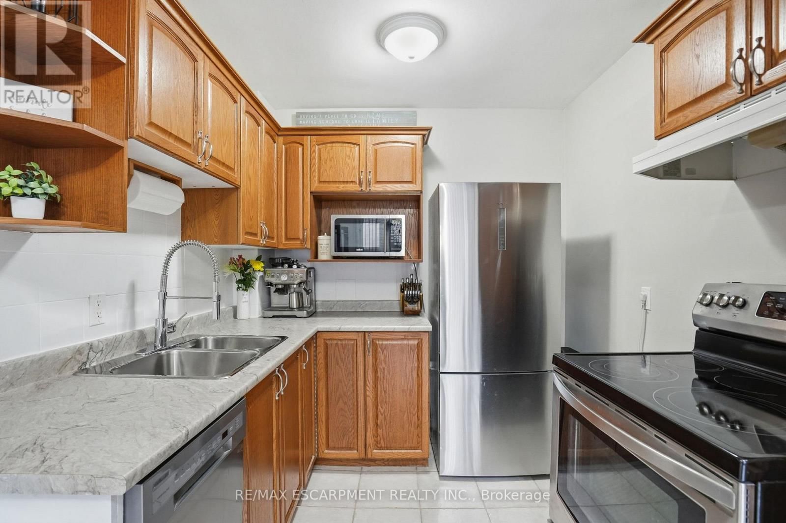 7 - 914 MOHAWK ROAD Image 11