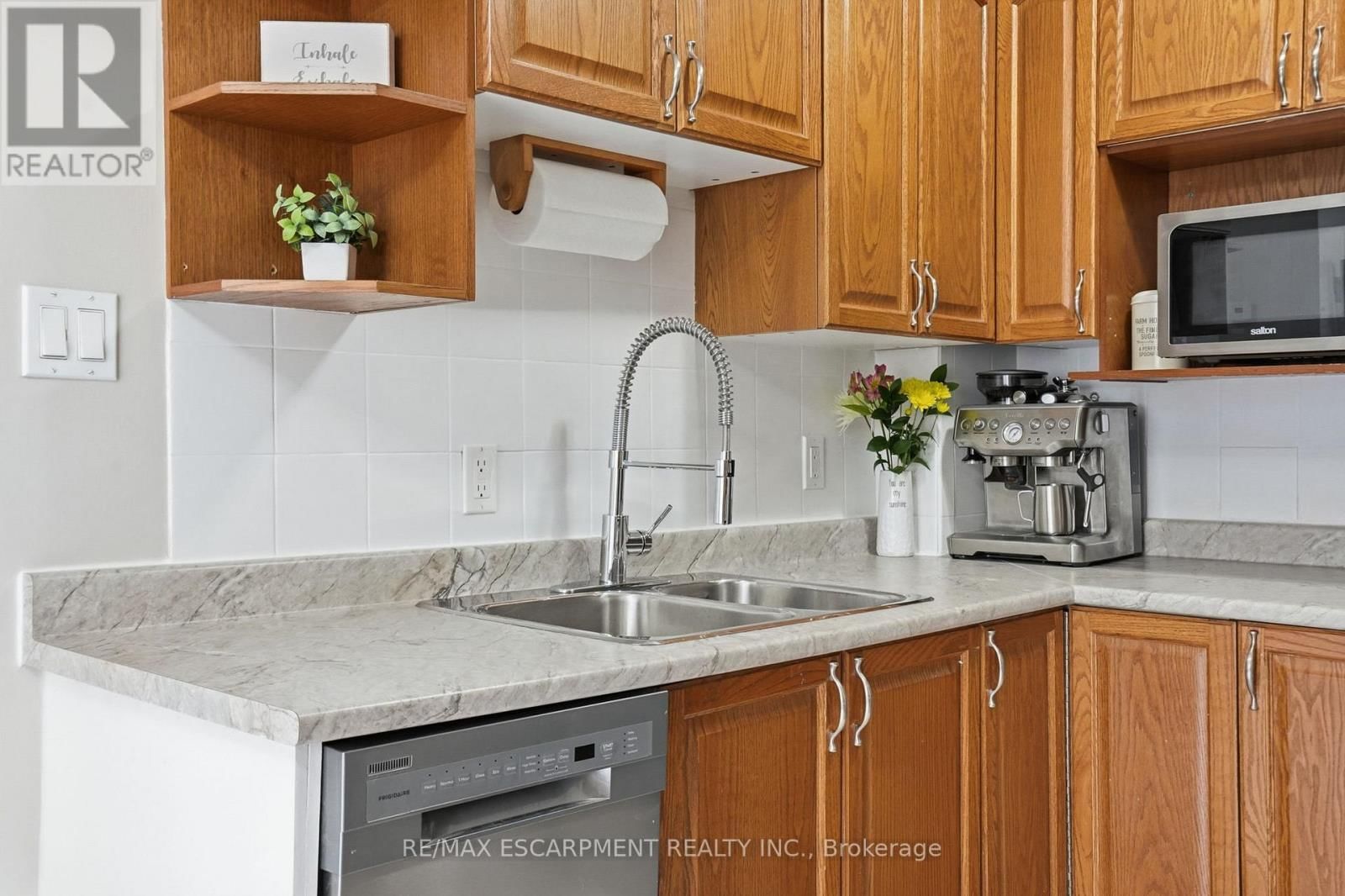 7 - 914 MOHAWK ROAD Image 12