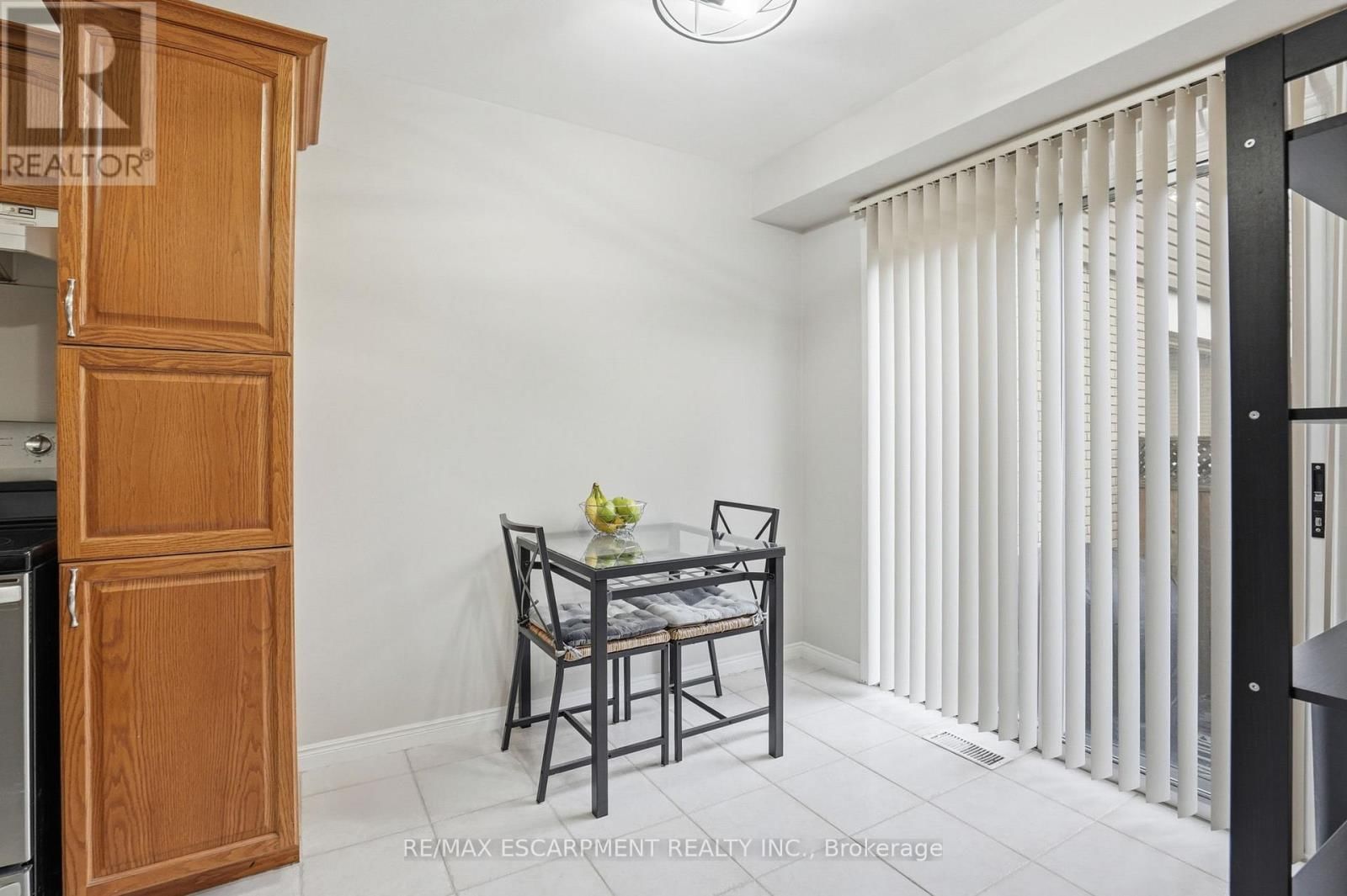 7 - 914 MOHAWK ROAD Image 15