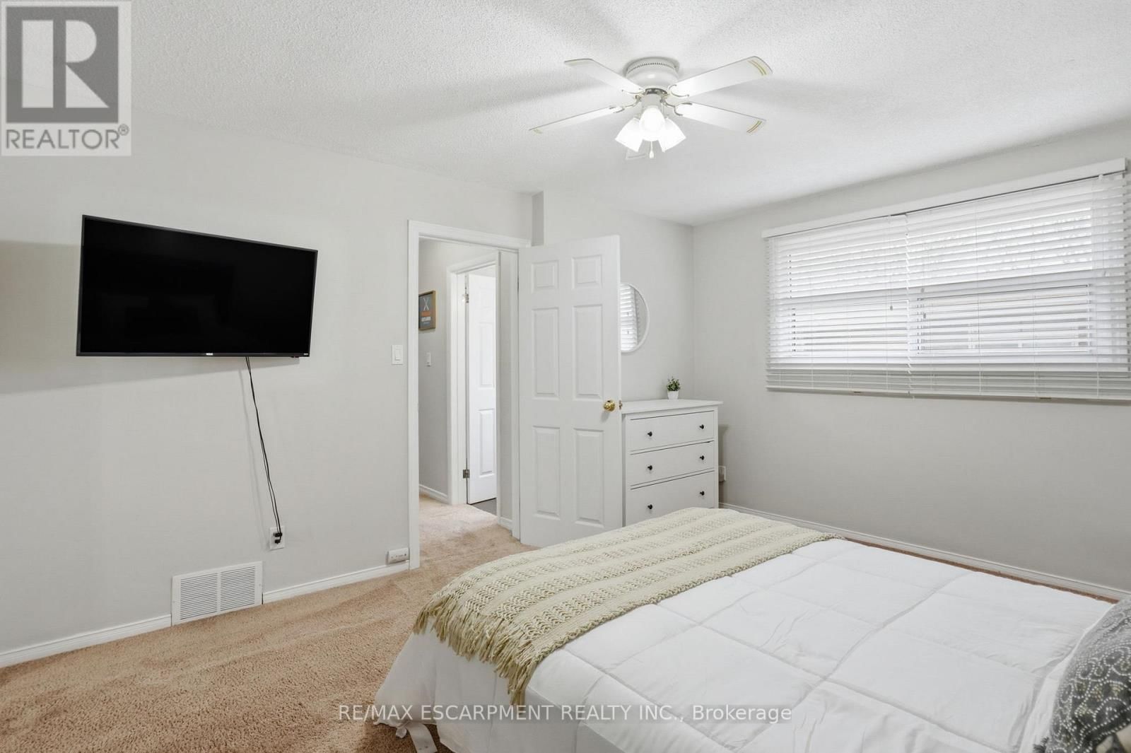 7 - 914 MOHAWK ROAD Image 19