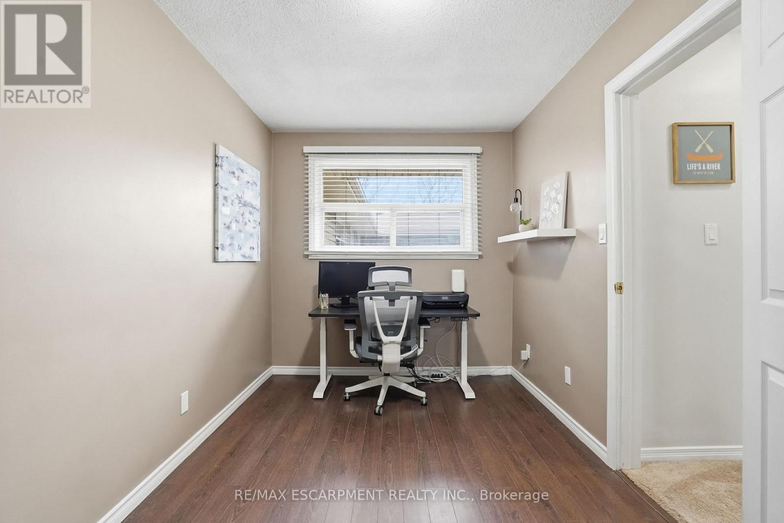 7 - 914 MOHAWK ROAD Image 21