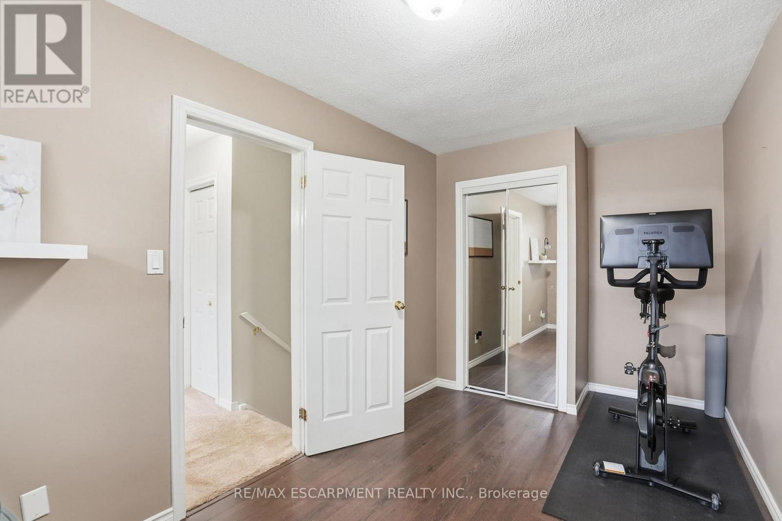 7 - 914 MOHAWK ROAD Image 22