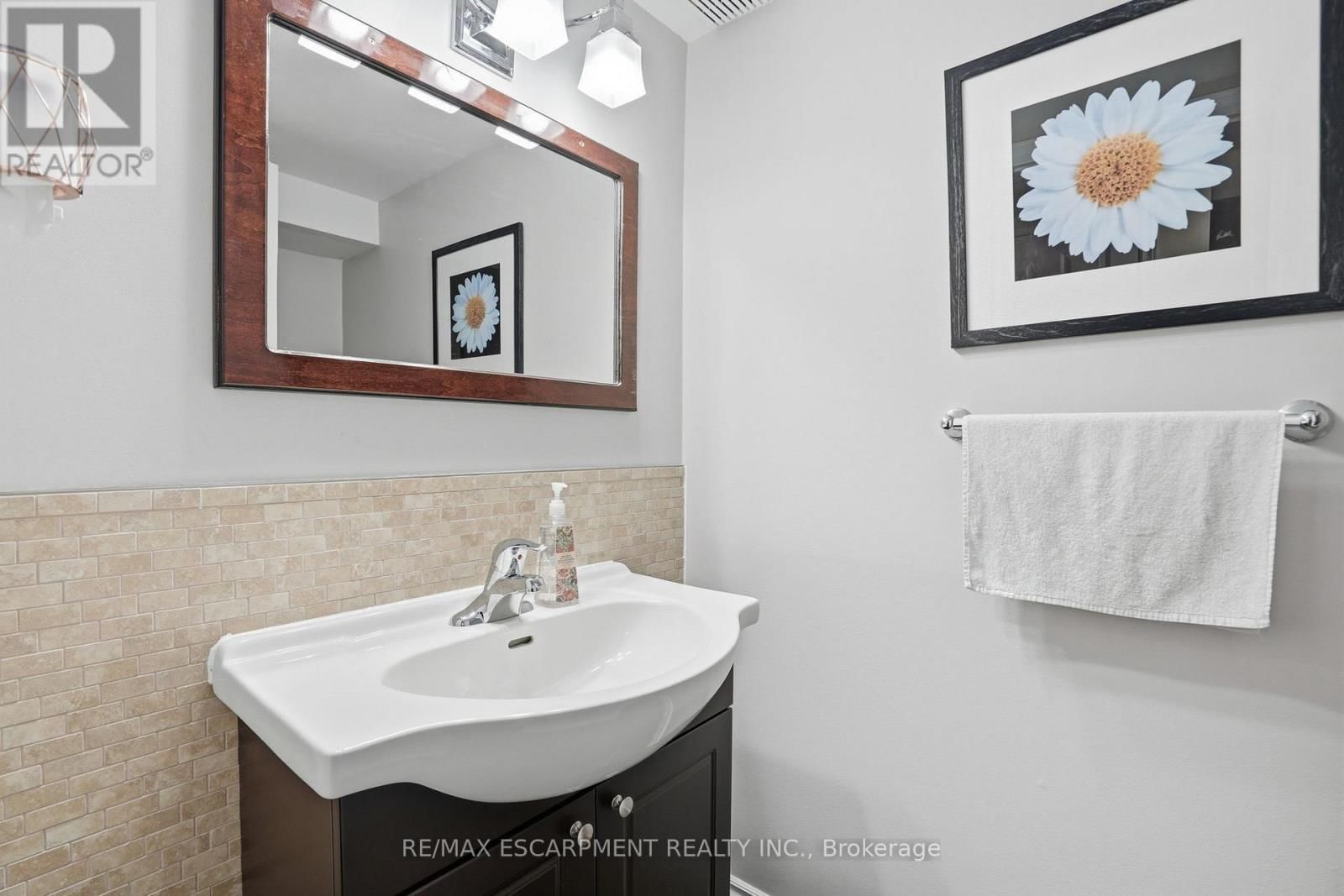 7 - 914 MOHAWK ROAD Image 29