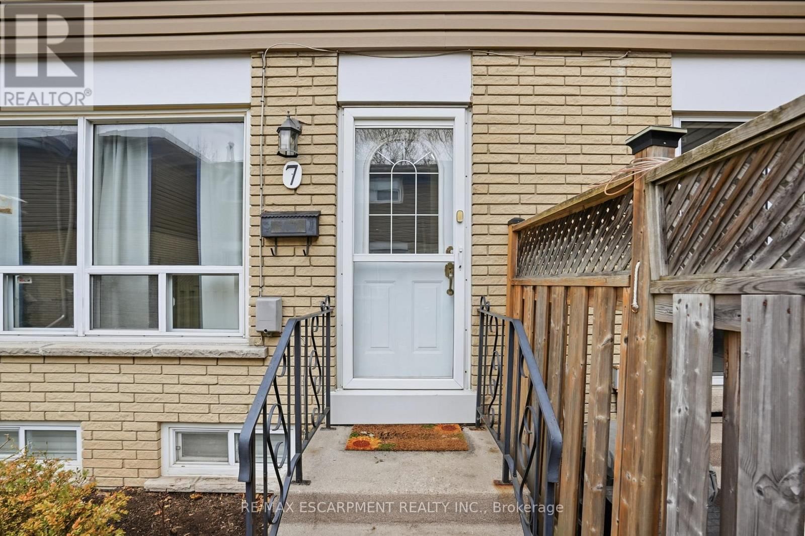 7 - 914 MOHAWK ROAD Image 3