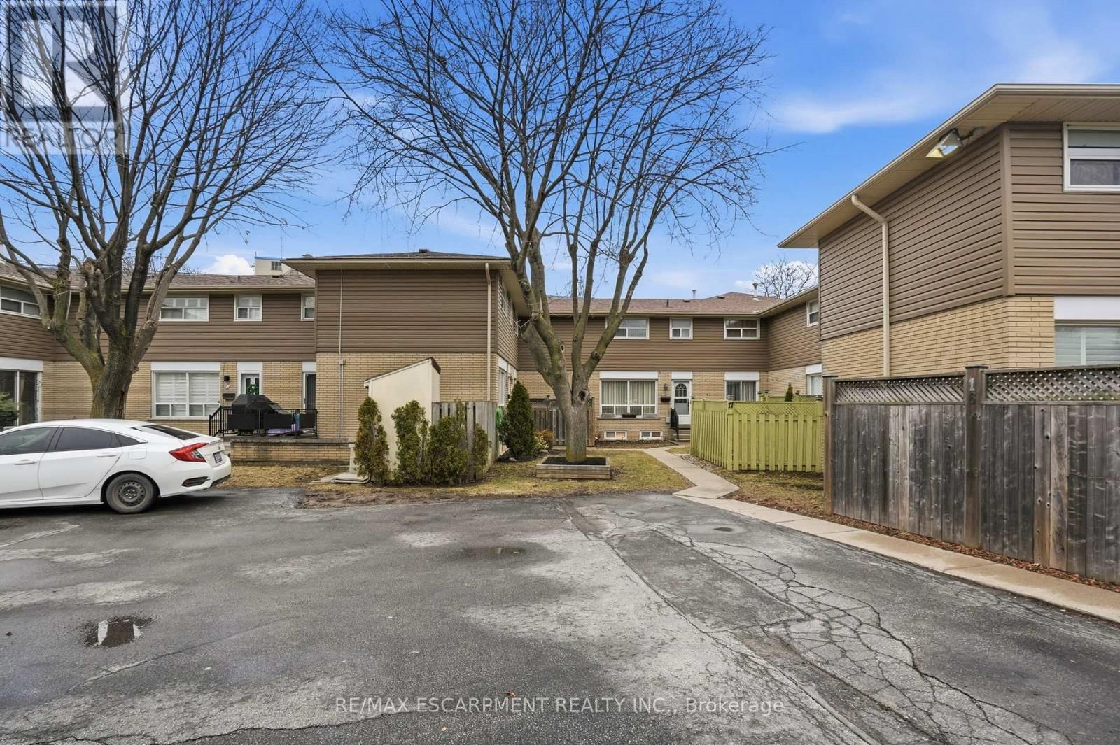 7 - 914 MOHAWK ROAD Image 34