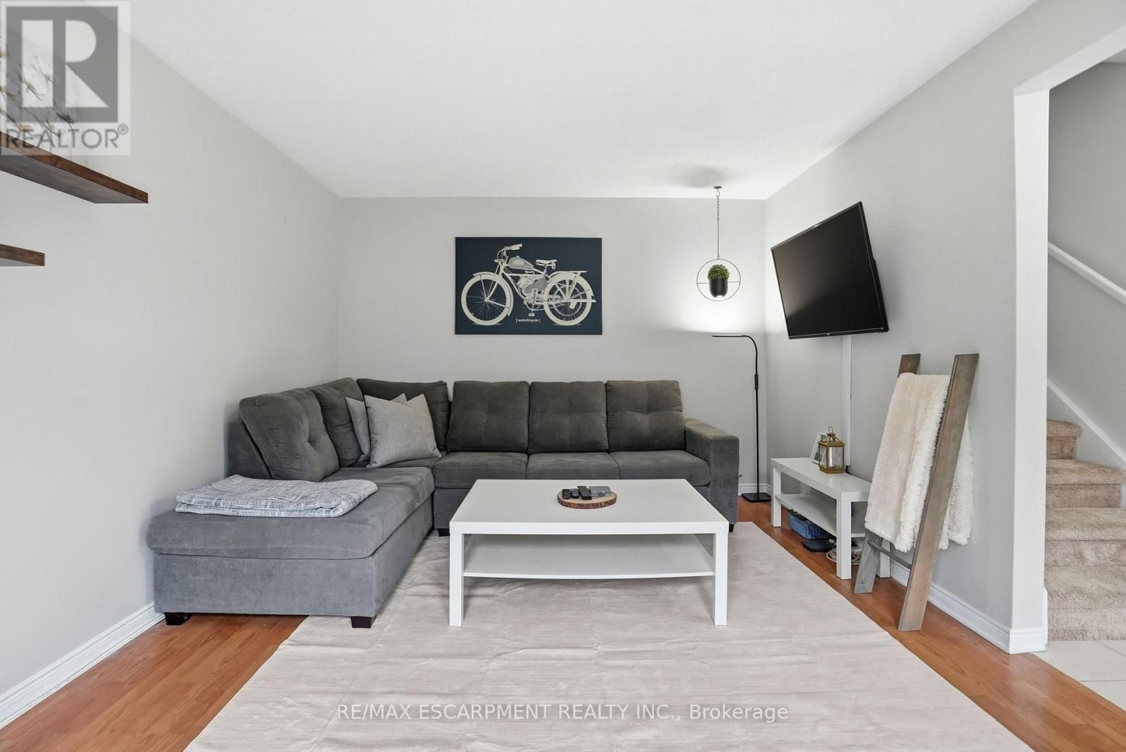 7 - 914 MOHAWK ROAD Image 6