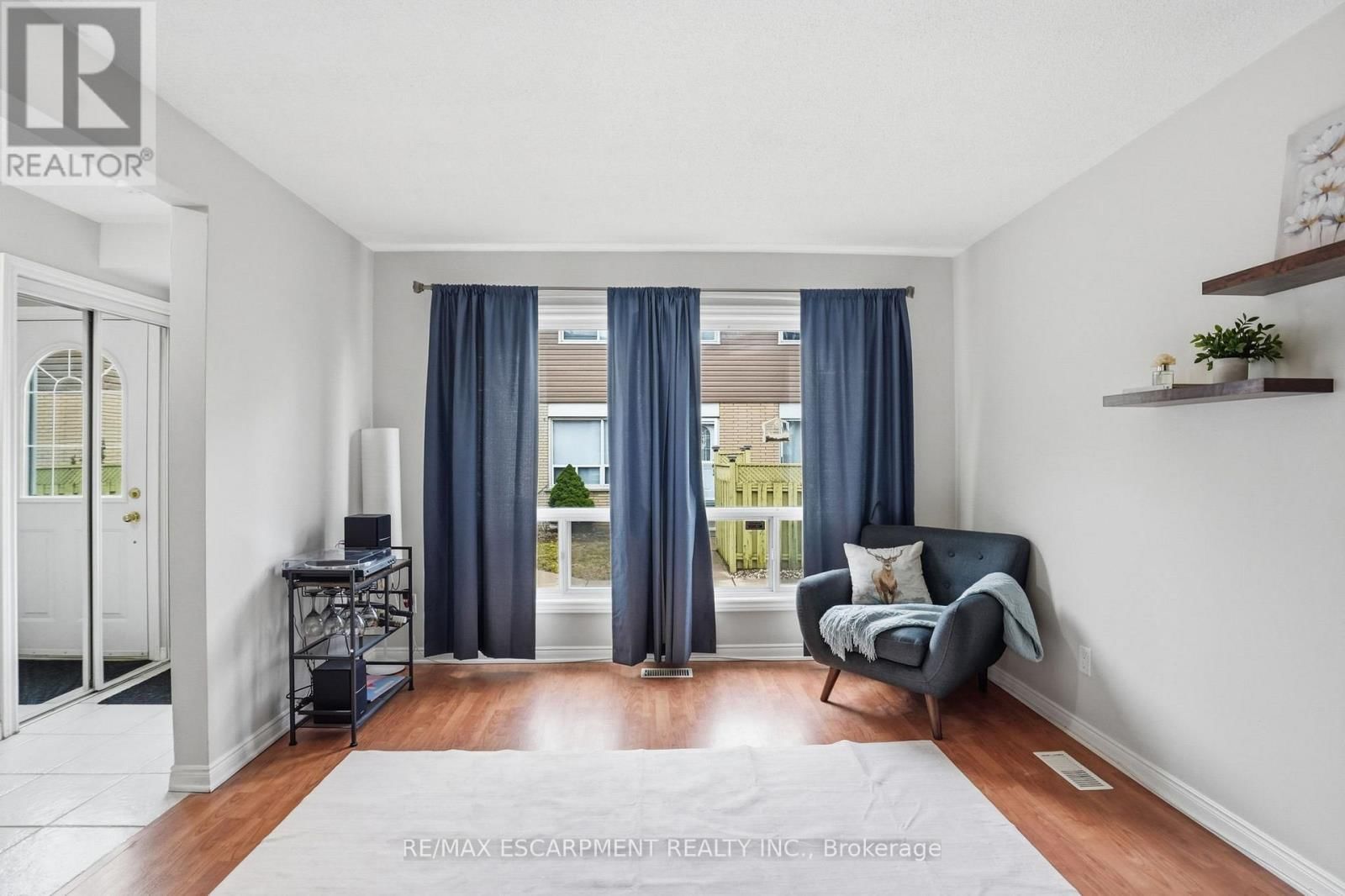 7 - 914 MOHAWK ROAD Image 8