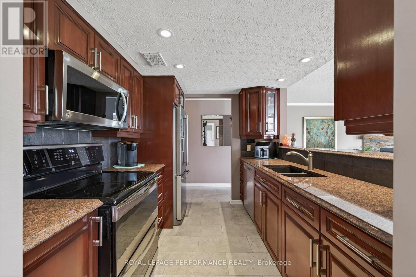 102 - 311 WATER STREET WEST Image 17