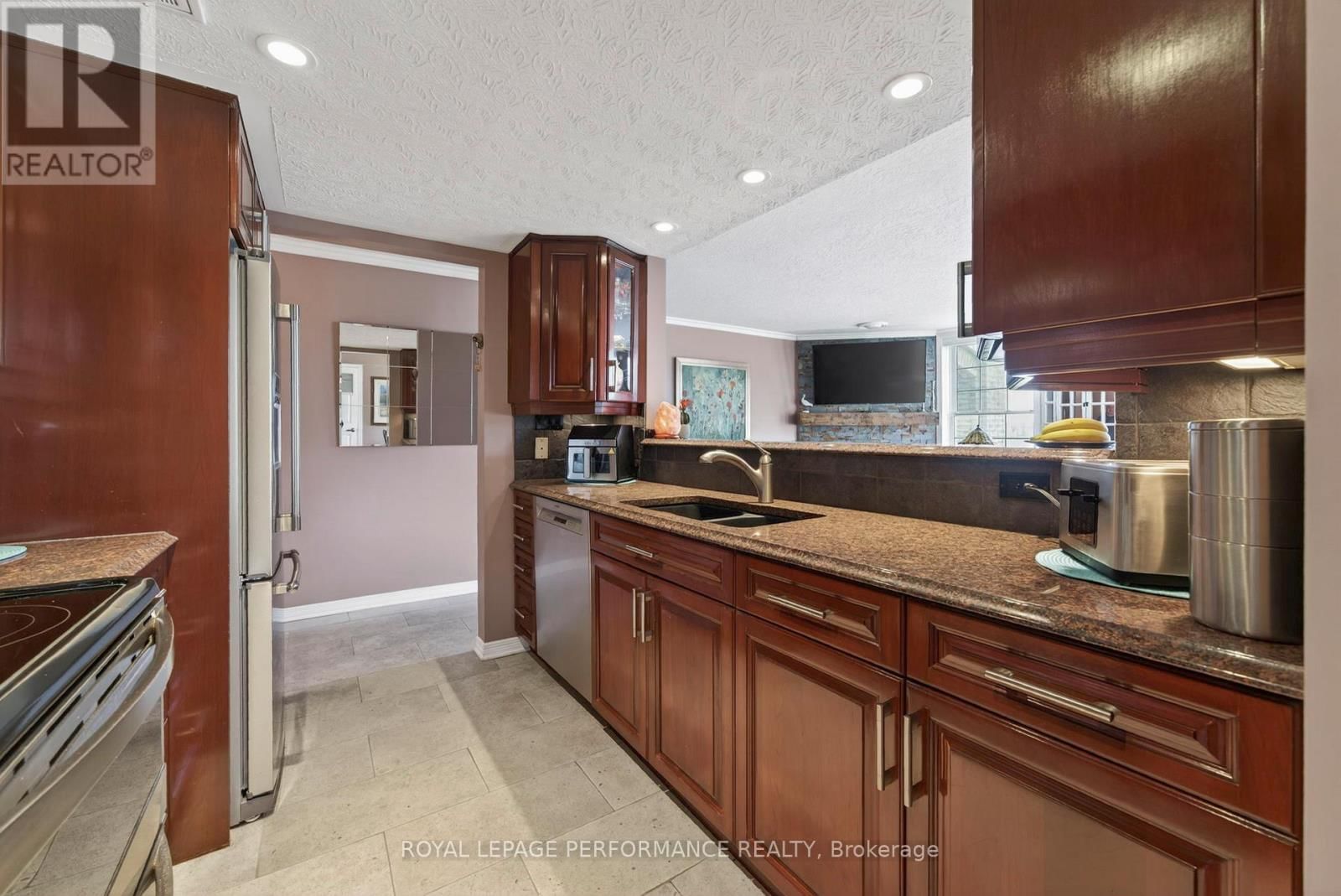 102 - 311 WATER STREET WEST Image 18