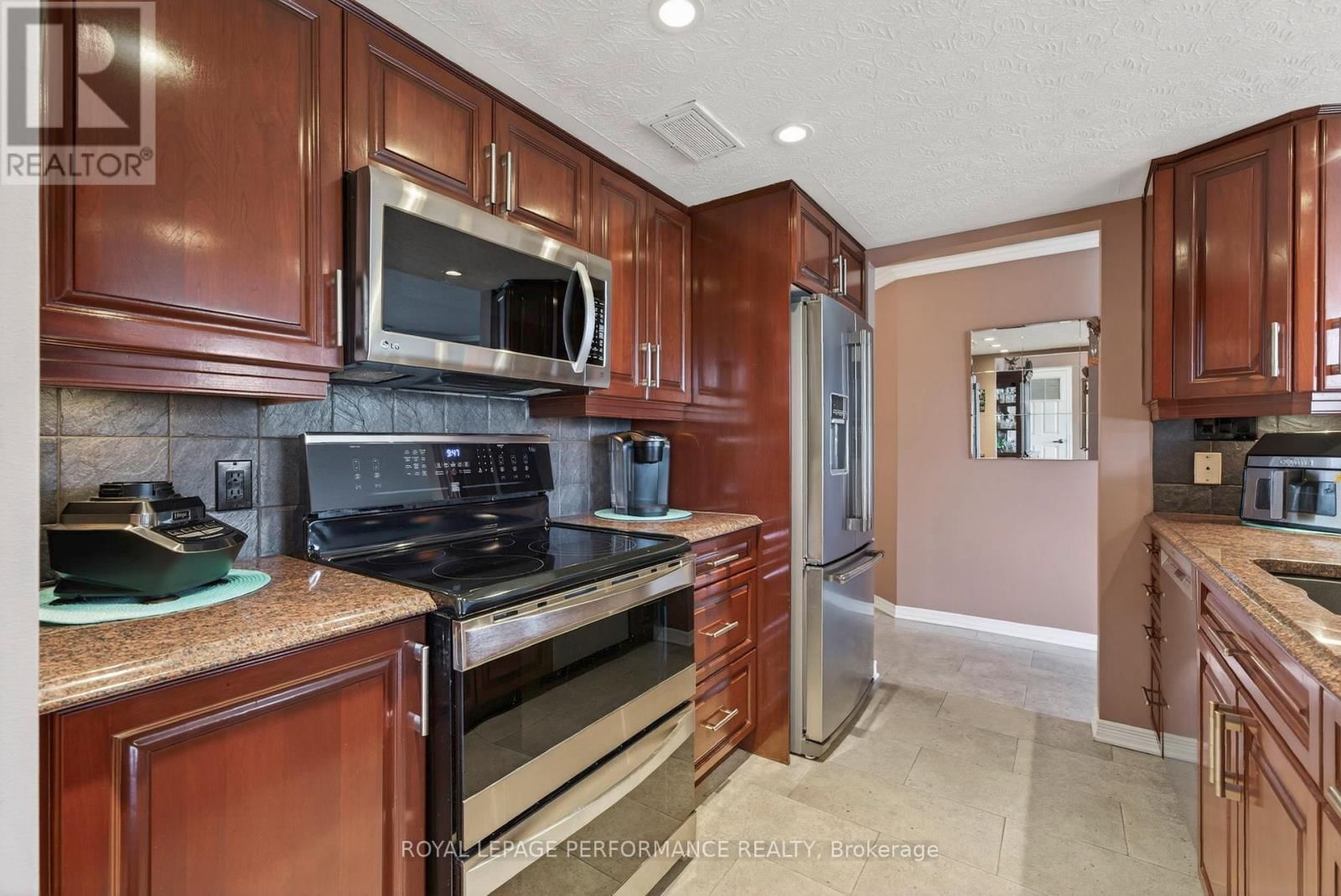 102 - 311 WATER STREET WEST Image 19