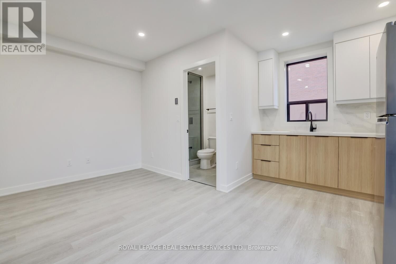 303 - 20 DUKE STREET Image 7