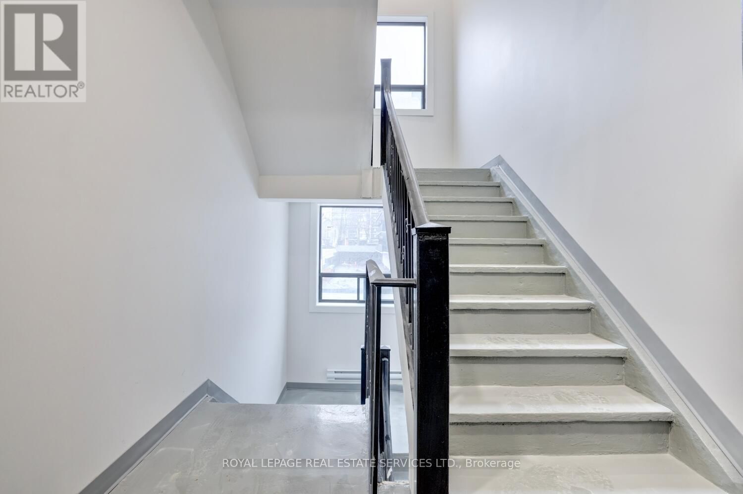 305 - 20 DUKE STREET Image 2