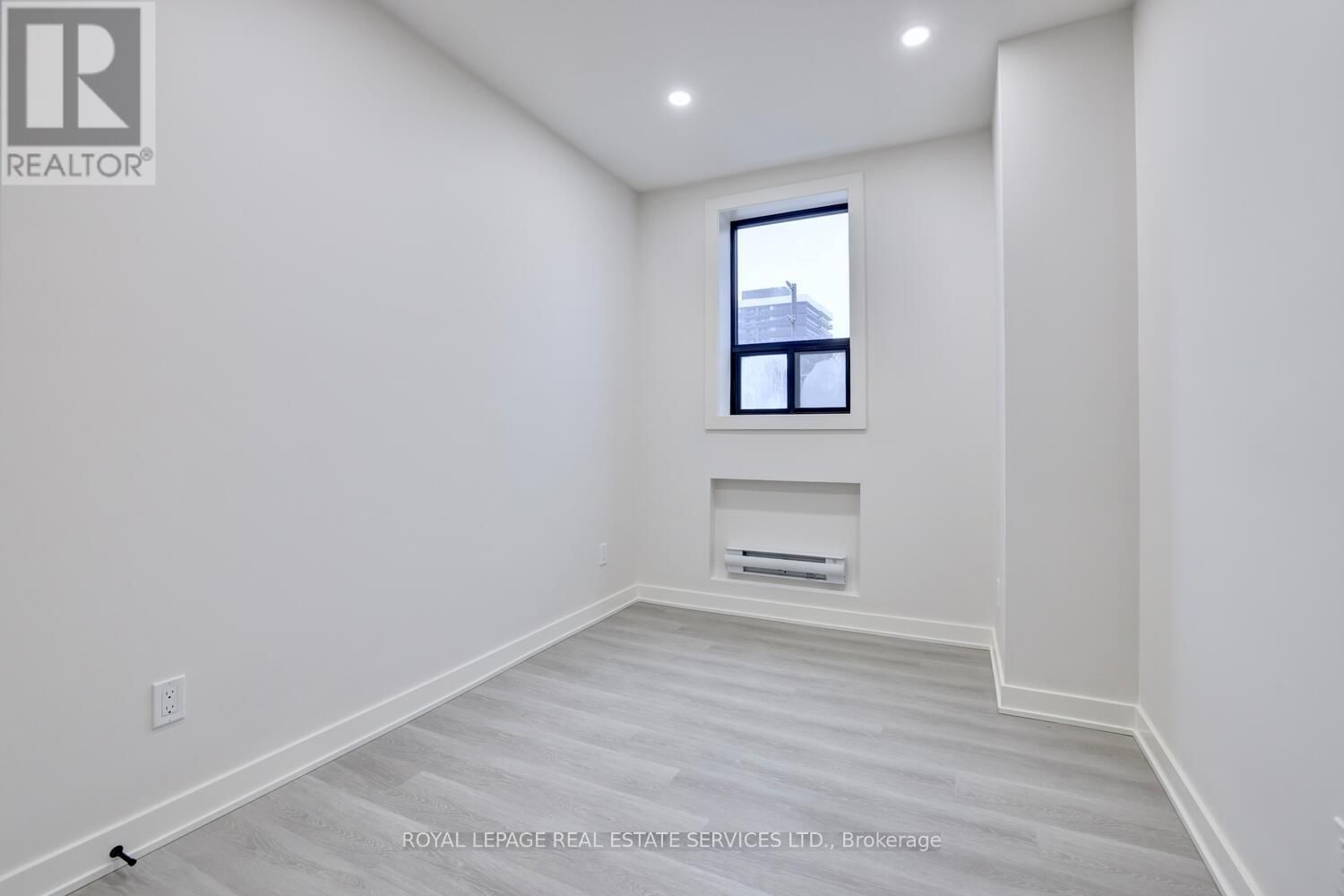 305 - 20 DUKE STREET Image 21