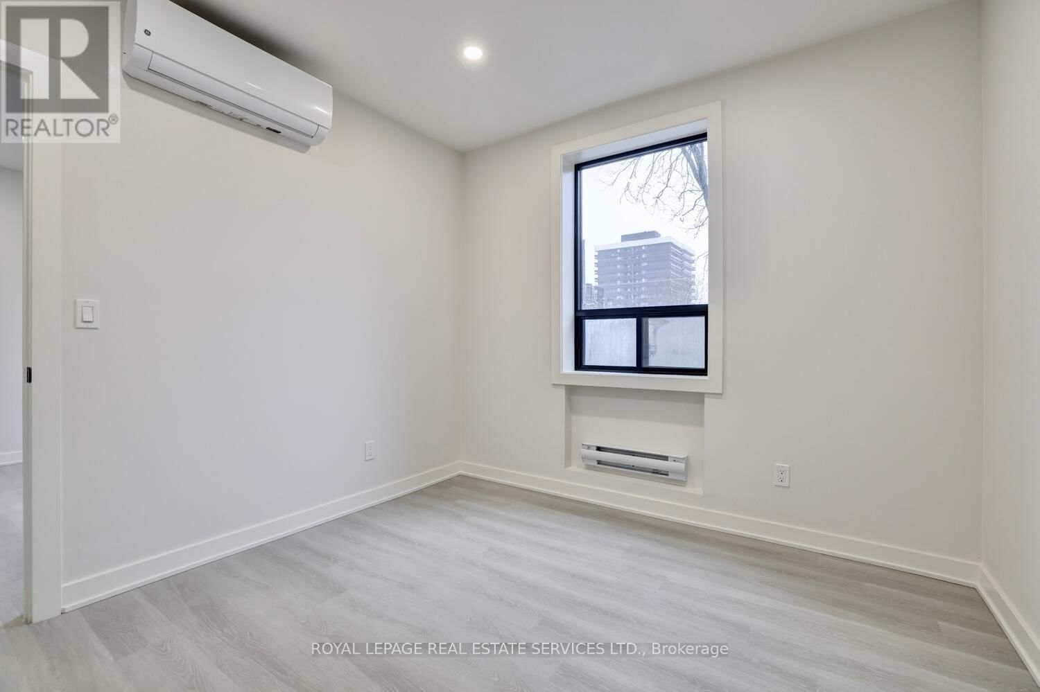 305 - 20 DUKE STREET Image 26