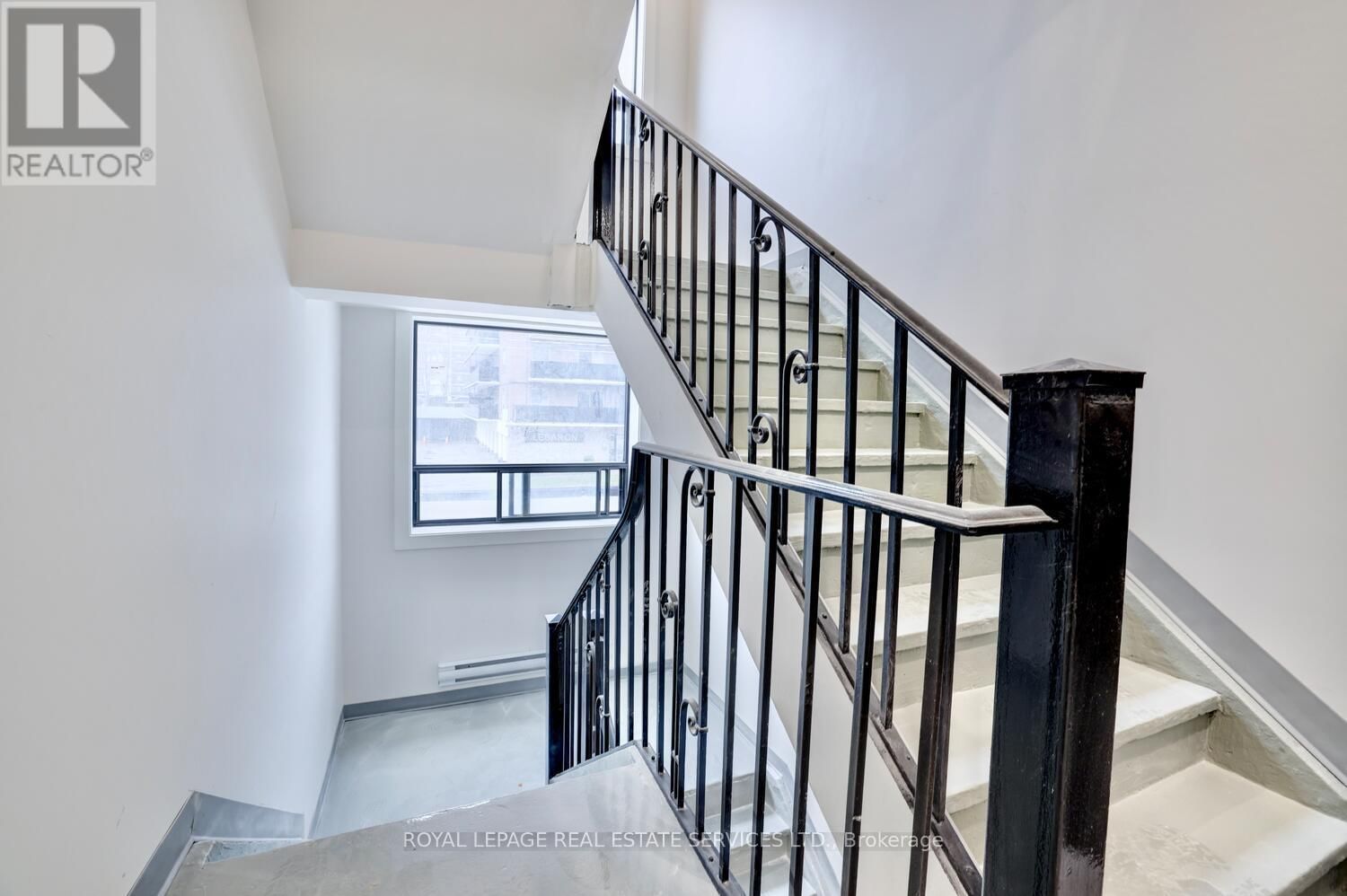 305 - 20 DUKE STREET Image 3