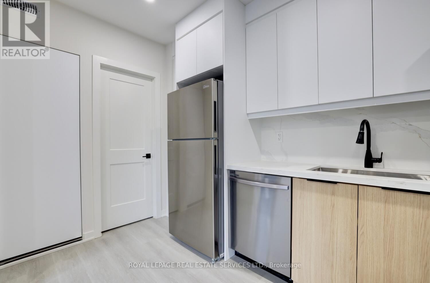 305 - 20 DUKE STREET Image 30